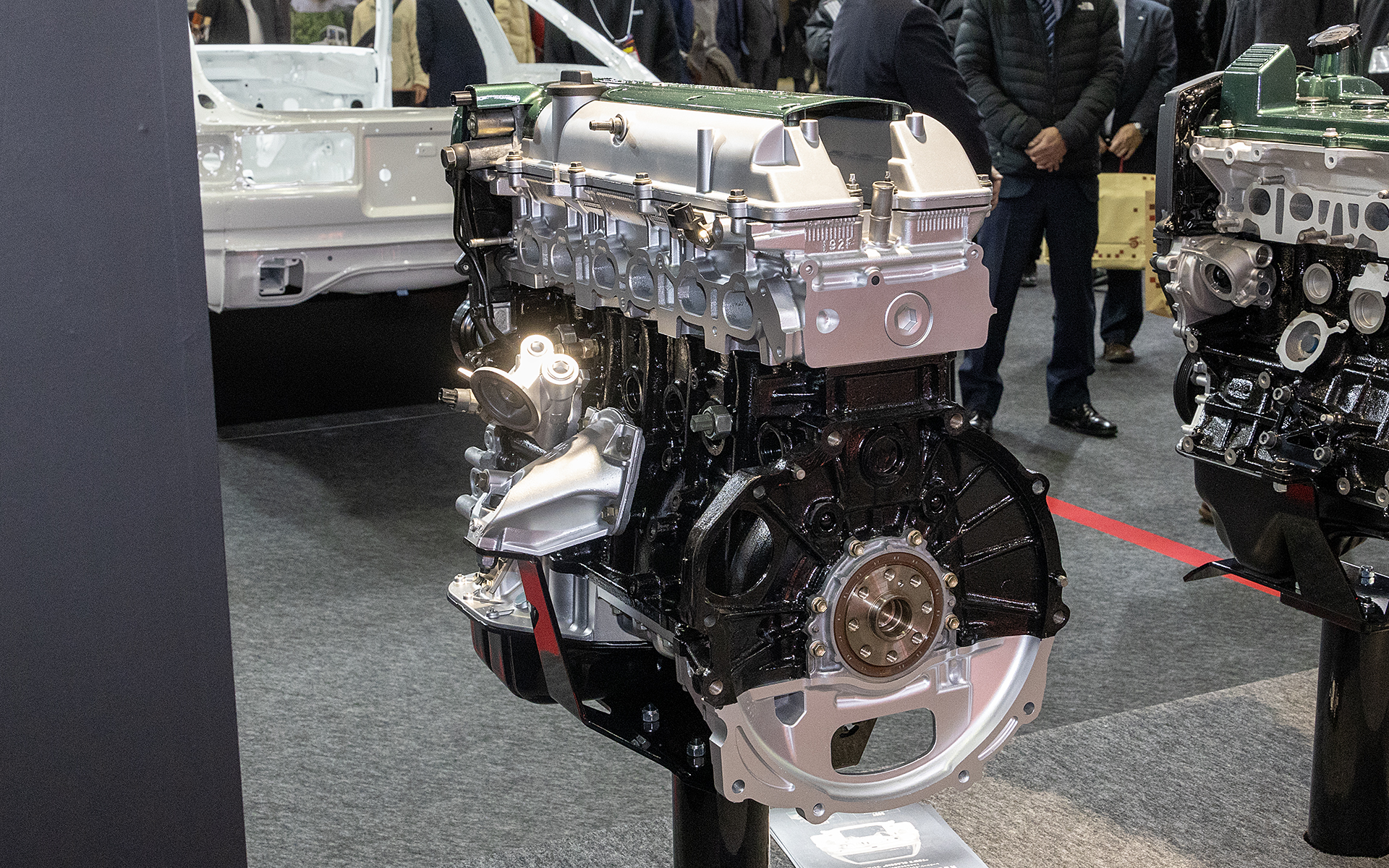 価格は654万5000円～。なお、エンジン制御については純正EUCで進めるものからモーテックやハルテック、リンクなどのフルコンに変更することにも対応