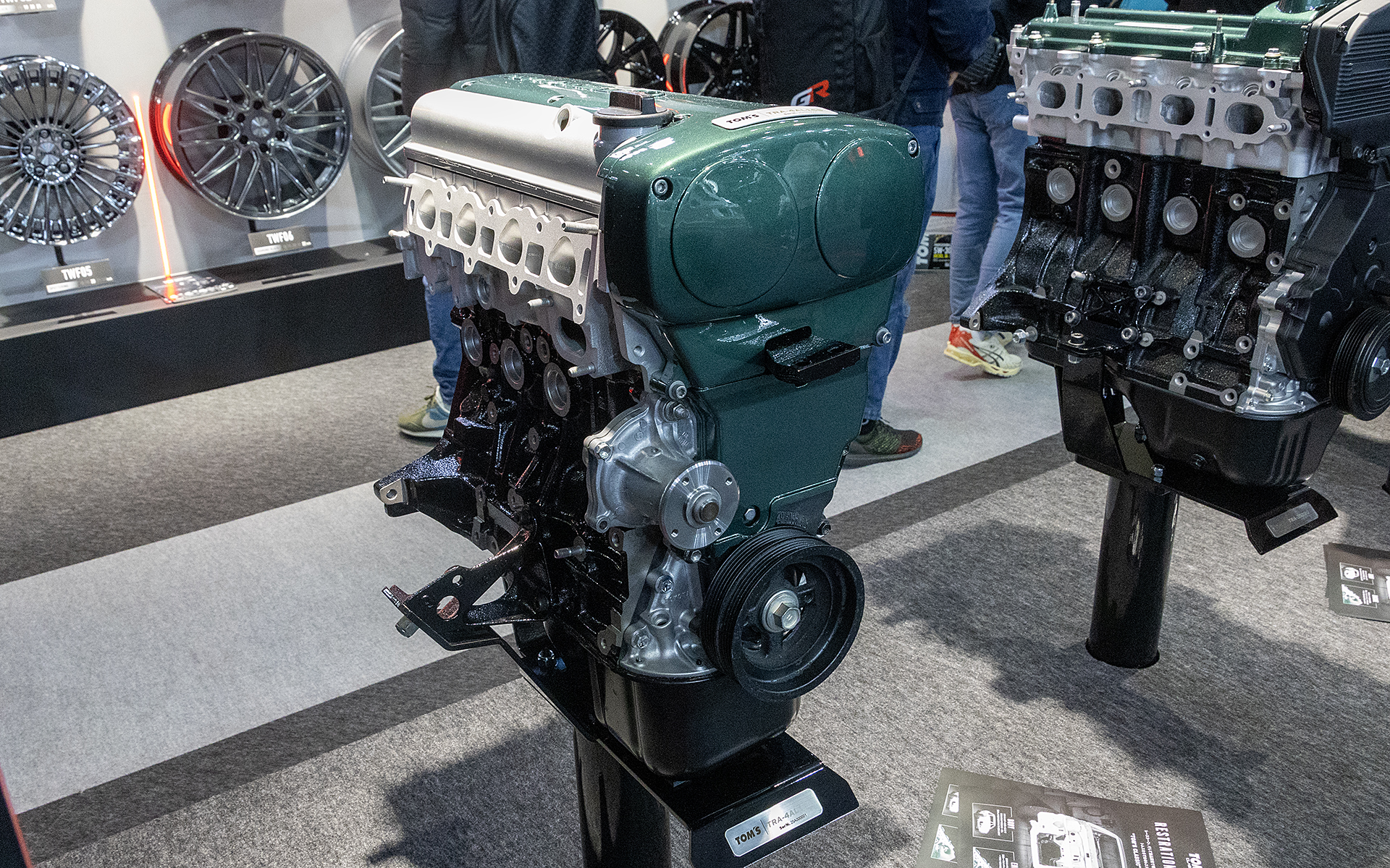 20バルブ4A-G（展示はAE101用）のトムス仕様「TRA-4AL165」