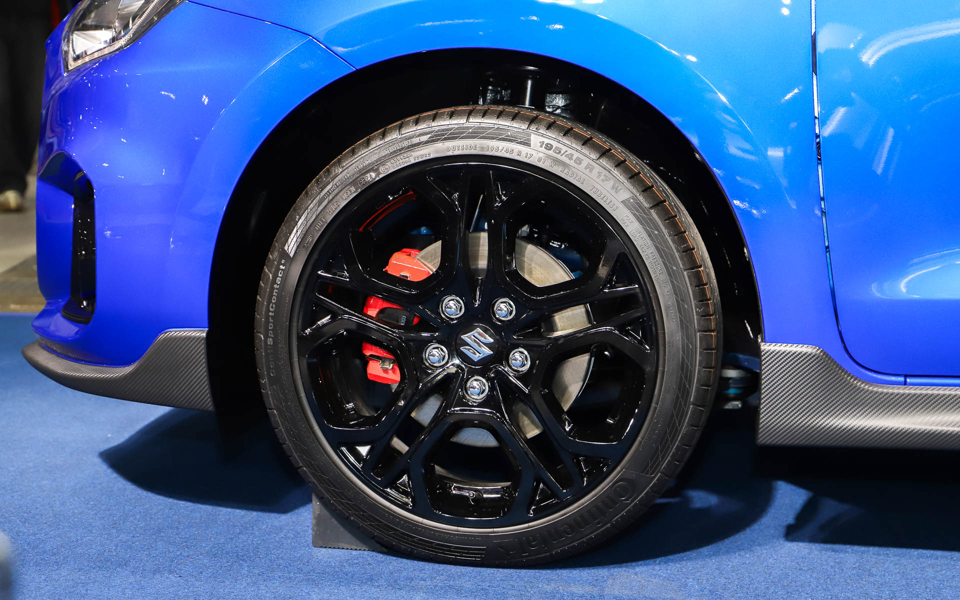 最終の特別仕様車となり、内外装に専用アイテムを採用