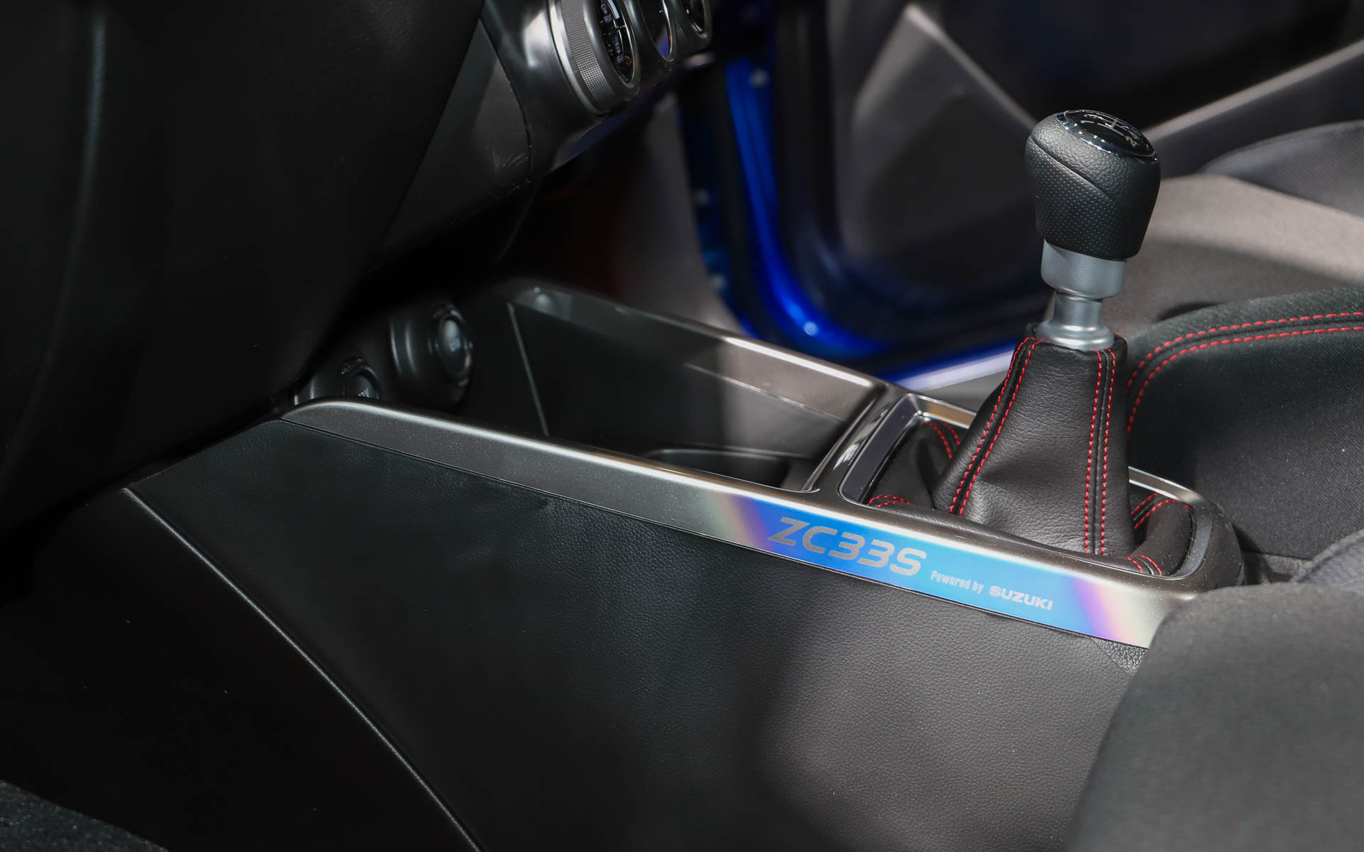 最終の特別仕様車となり、内外装に専用アイテムを採用