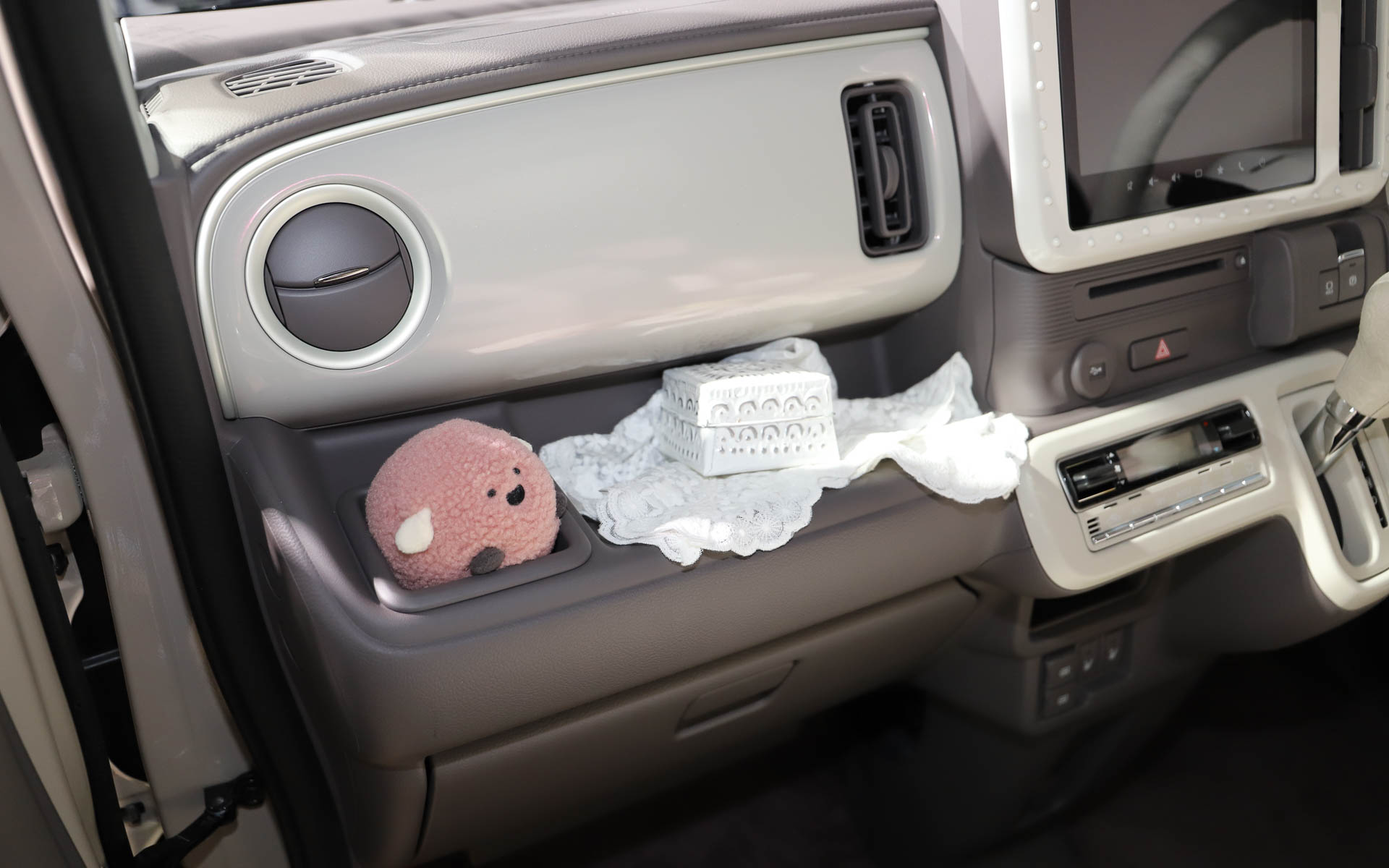 ワゴンR スマイル EUROPEAN ANTIQUEの中にも生息していた。ちなみに、ちまいるのぬいぐるみは今後発売予定とのこと