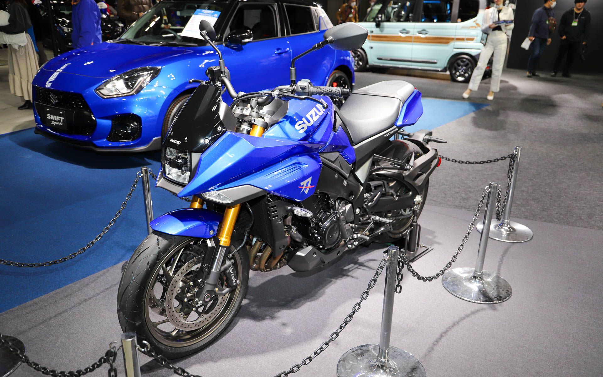 二輪車の「KATANA」も展示