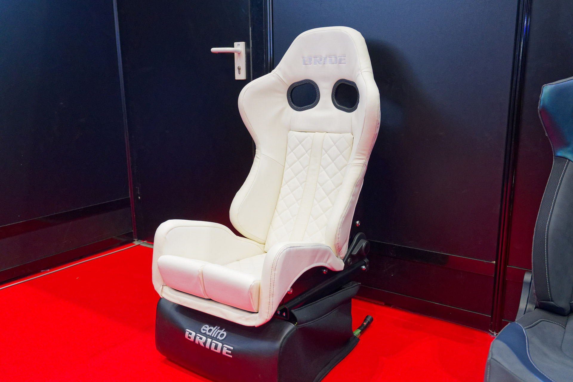 シリコーンレザー＋シリコーン樹脂で高い防汚性能を発揮する「GIAS III」