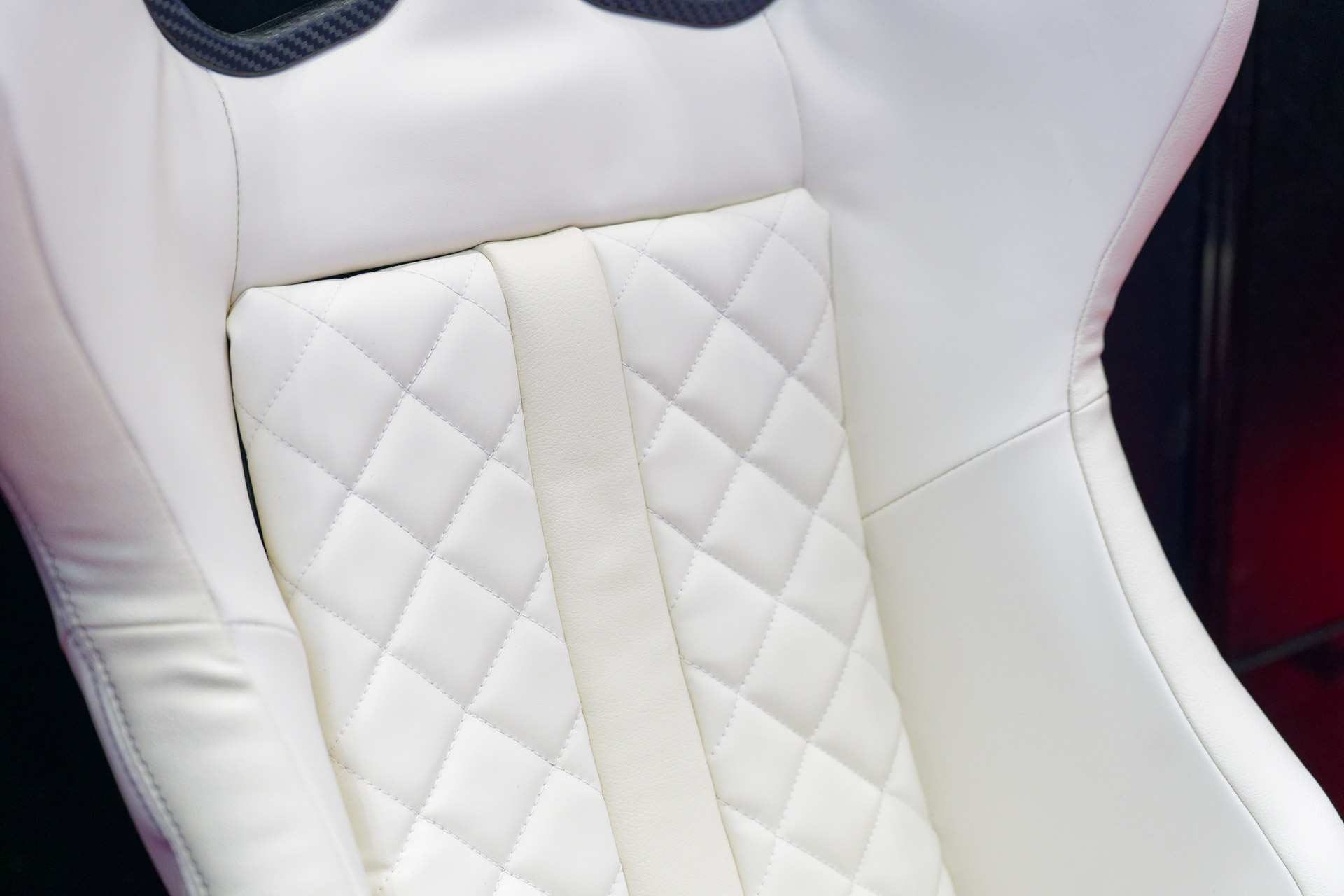 シリコーンレザー＋シリコーン樹脂で高い防汚性能を発揮する「GIAS III」