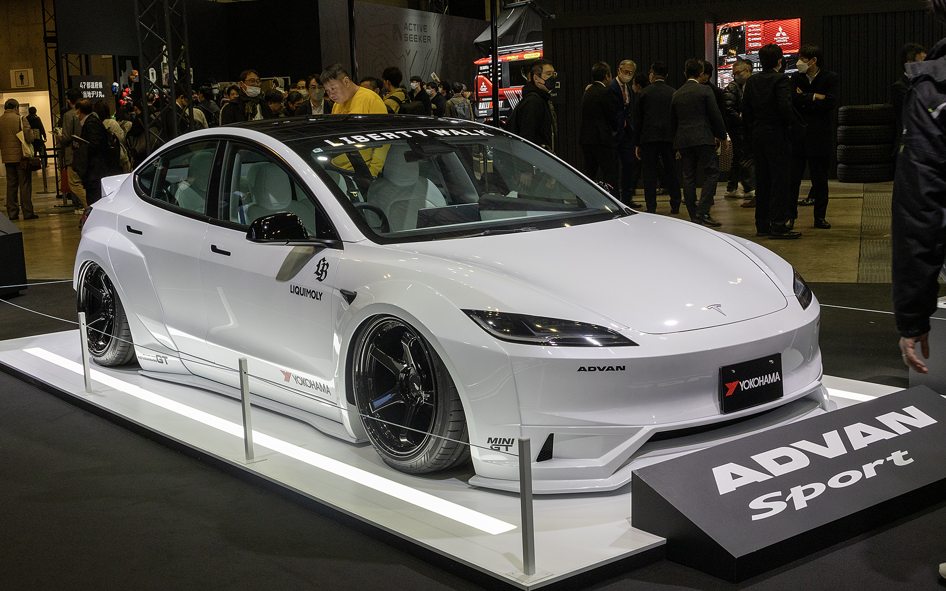 テスラ「モデル 3 ワークス」（リバティウォーク）