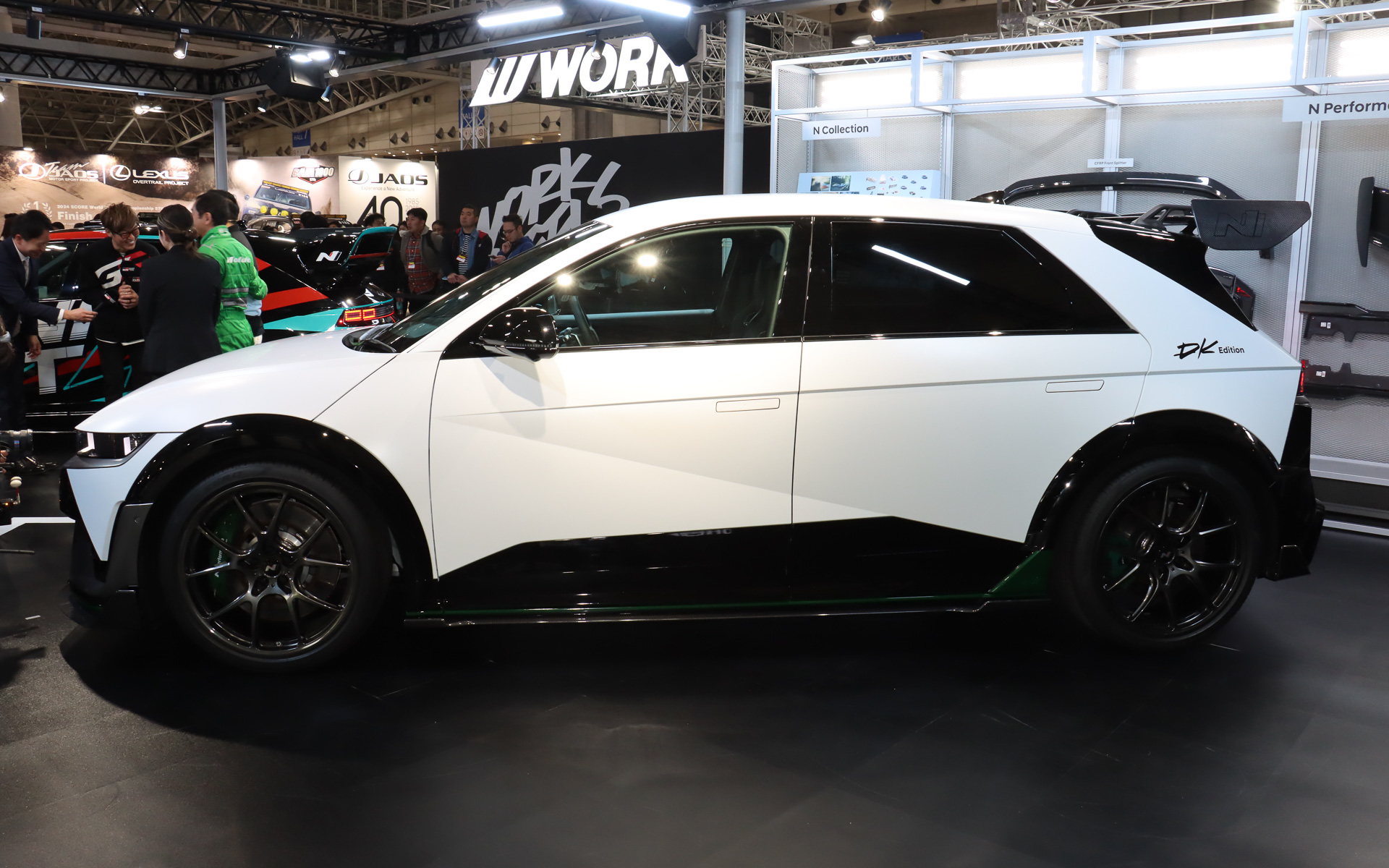 専用エアロパーツには土屋氏のパーソナルカラーである緑の差し色が施されている