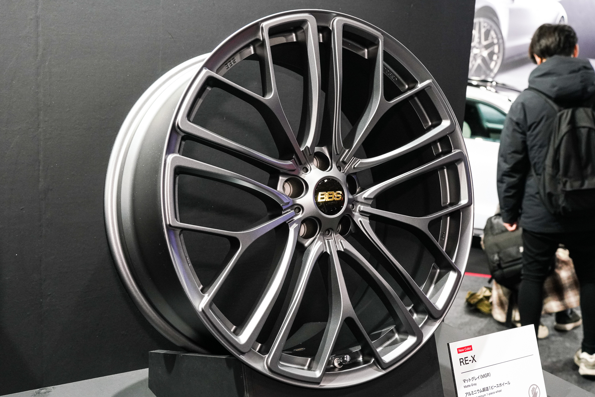 「RE-X」（マットグレイ）アルミニウム鍛造。ニューカラー