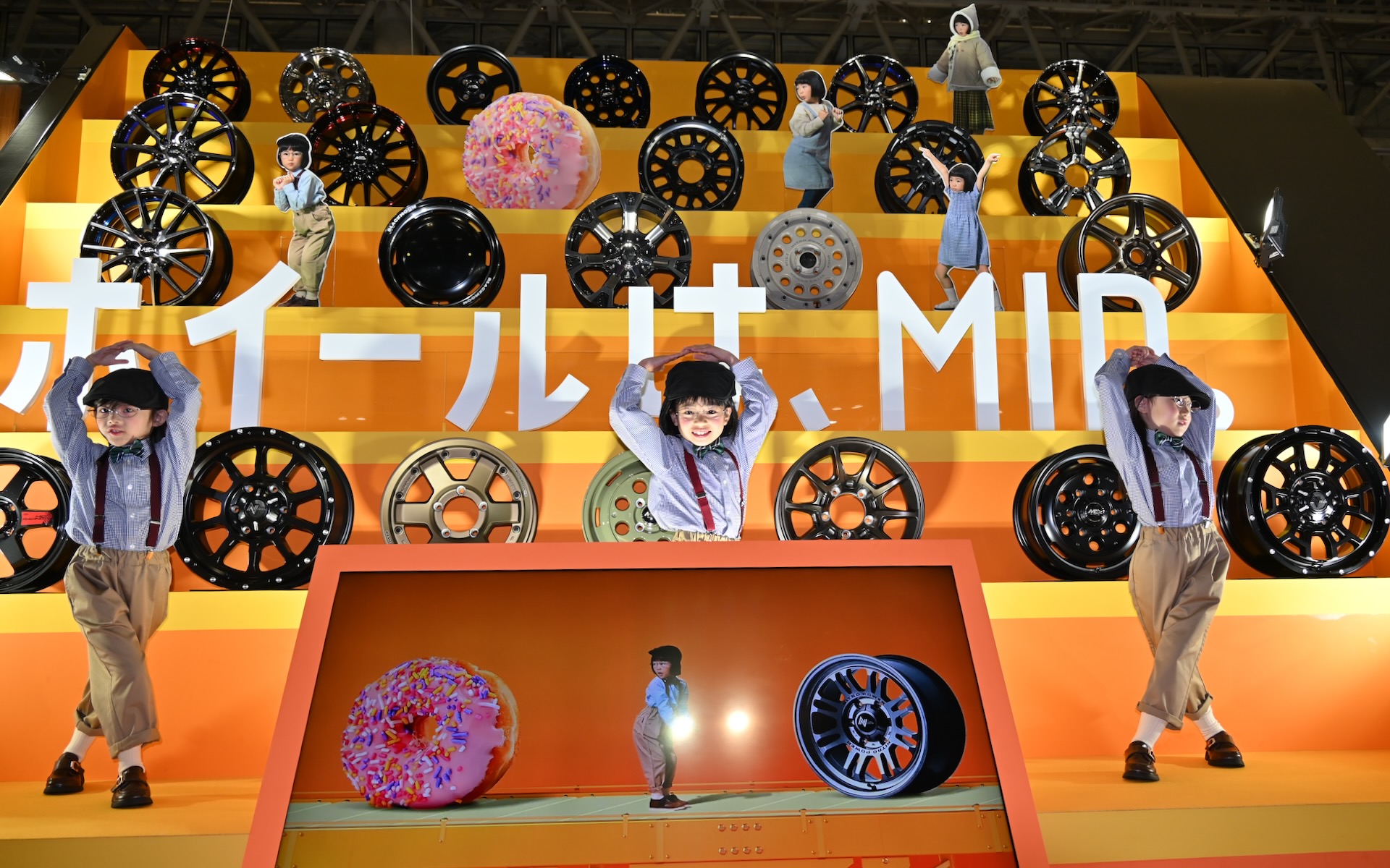 MIDのテレビCMに登場した子供たちが会場でダンスを披露してくれた