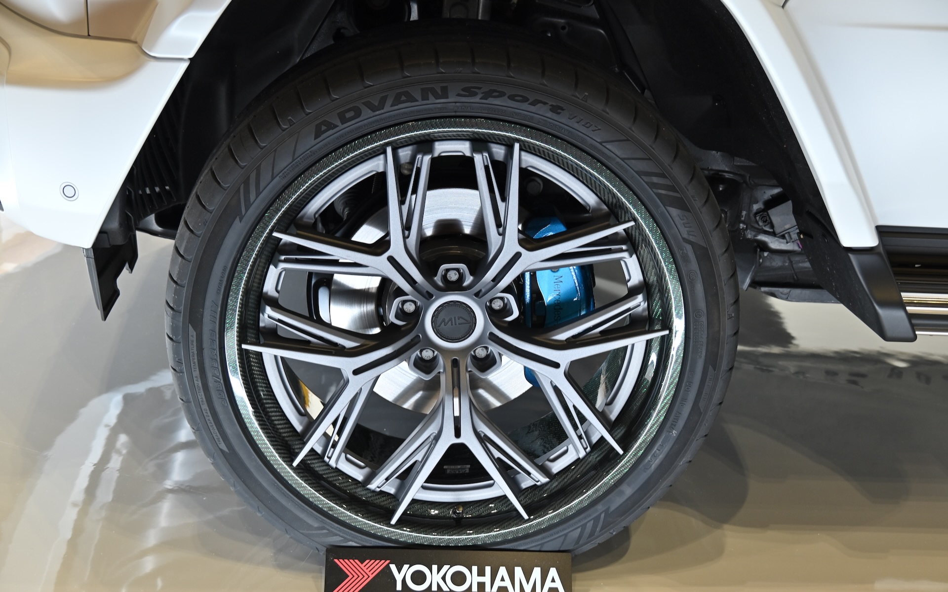 最新2ピースカーボンホイール「エレメント シックス」