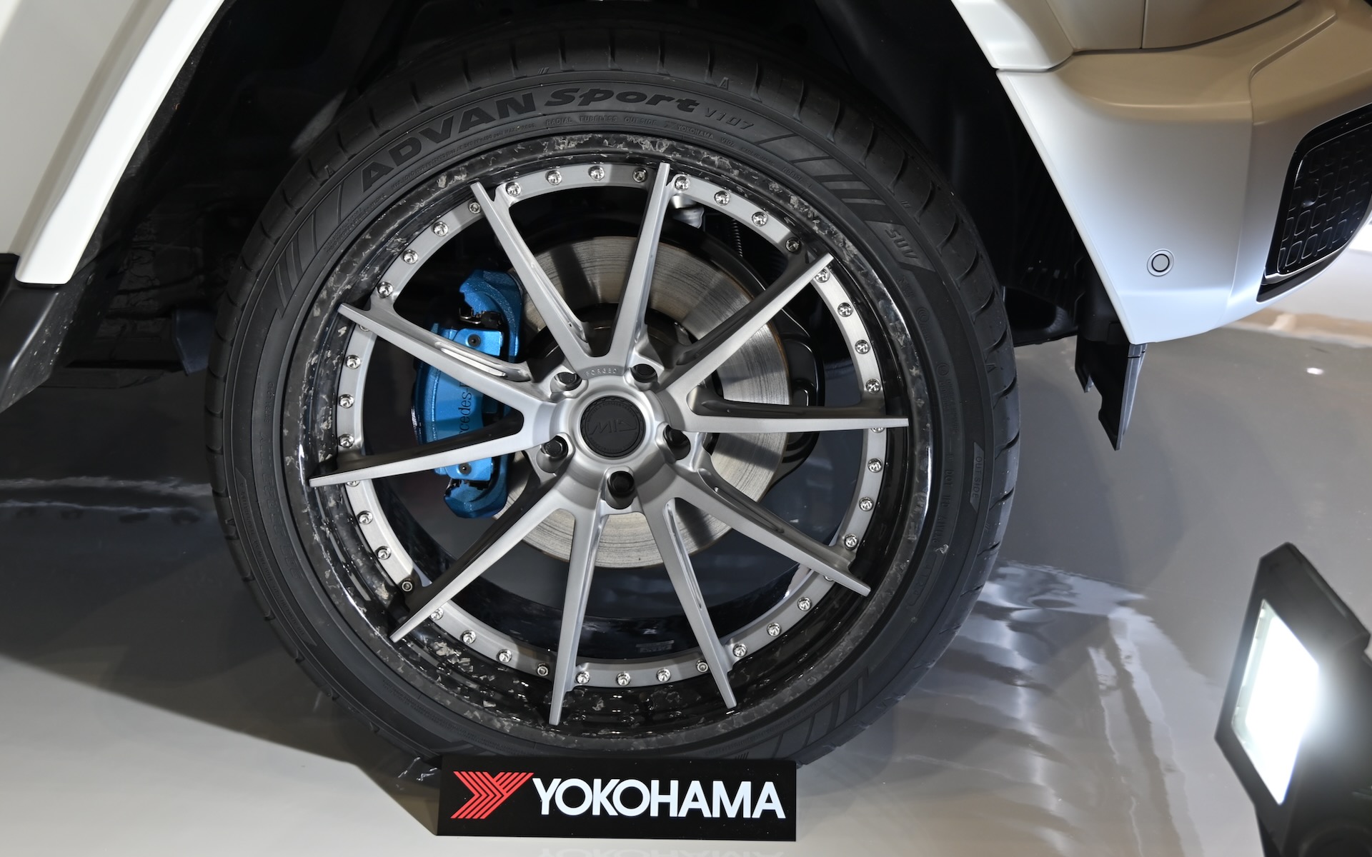 最新2ピースカーボンホイール「エレメント シックス」