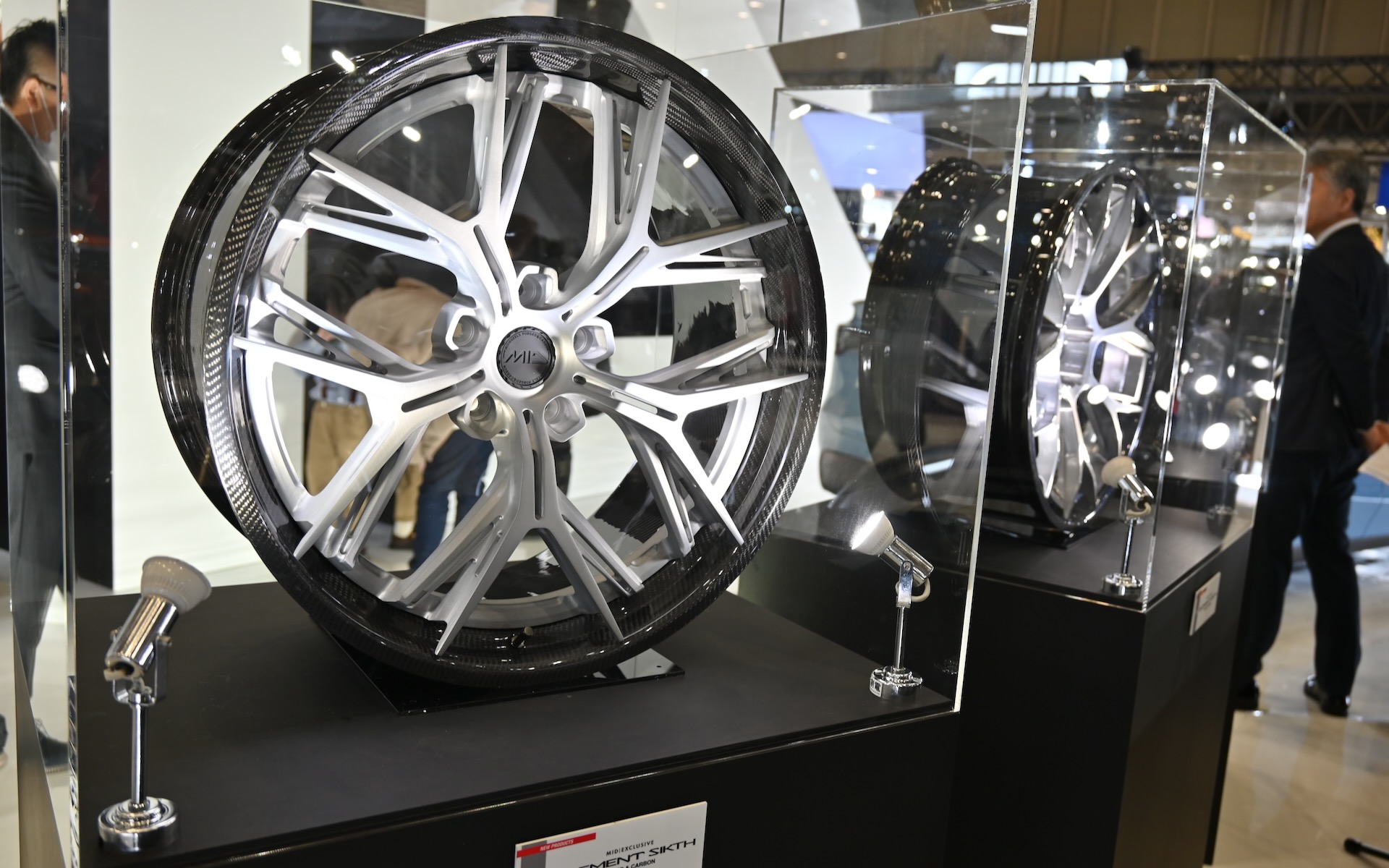 リムがカーボン、ディスクが鍛造アルミの2ピース最高級ホイール「エレメント シックス」が初公開された