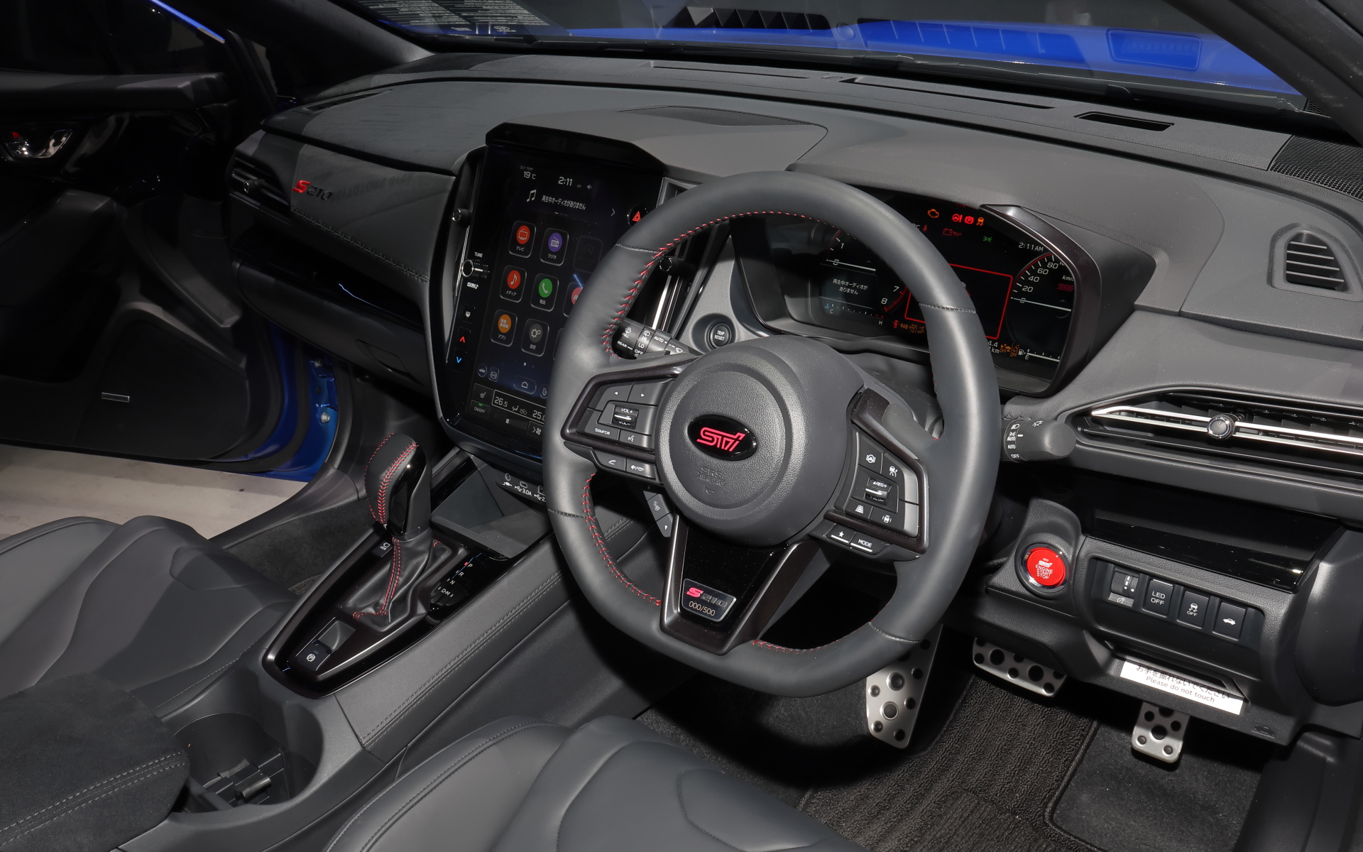 インテリアでは新開発のレカロカーボンバックレストフロントシートを採用し、レッドカラーのプリテンショナー＆フォースリミッター付フロント3点式ELRシートベルトなどを備えた