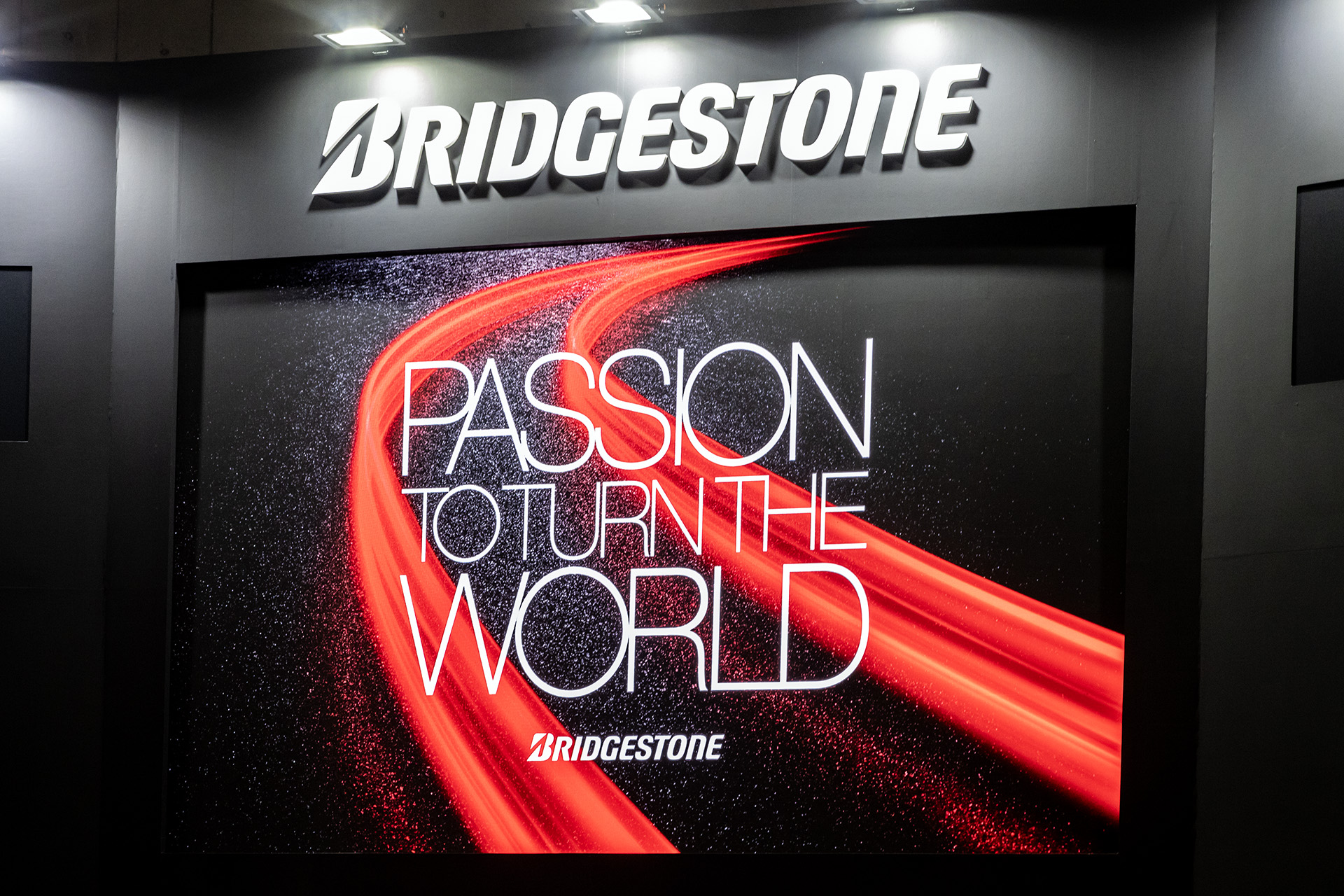 ブースのコンセプトはPassion to Turn the World