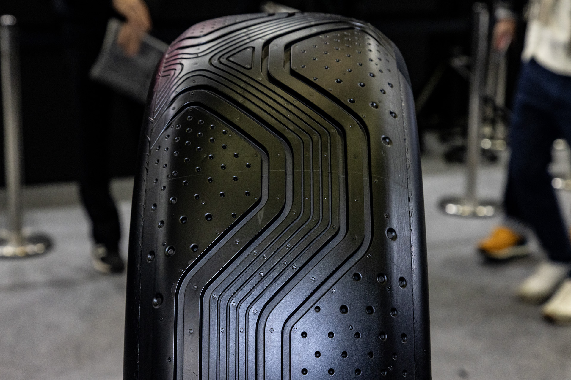 スズキ「eWX」装着タイヤ。サイズは185/50R17