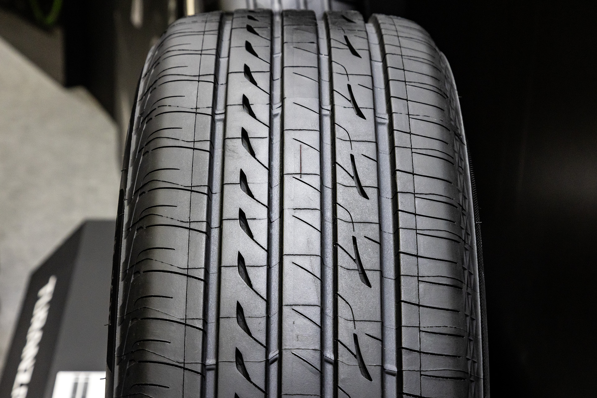 日本向けの「レグノ GR-XIII」。ハンドリングに加え静粛性、サスティナビリティ性を重視