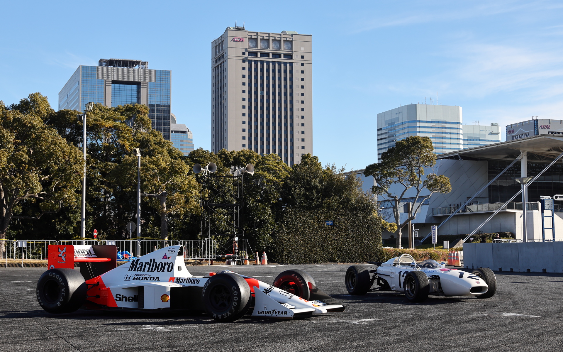 マクラーレンHonda MP4/5（1989年）とHonda RA272（1965年）