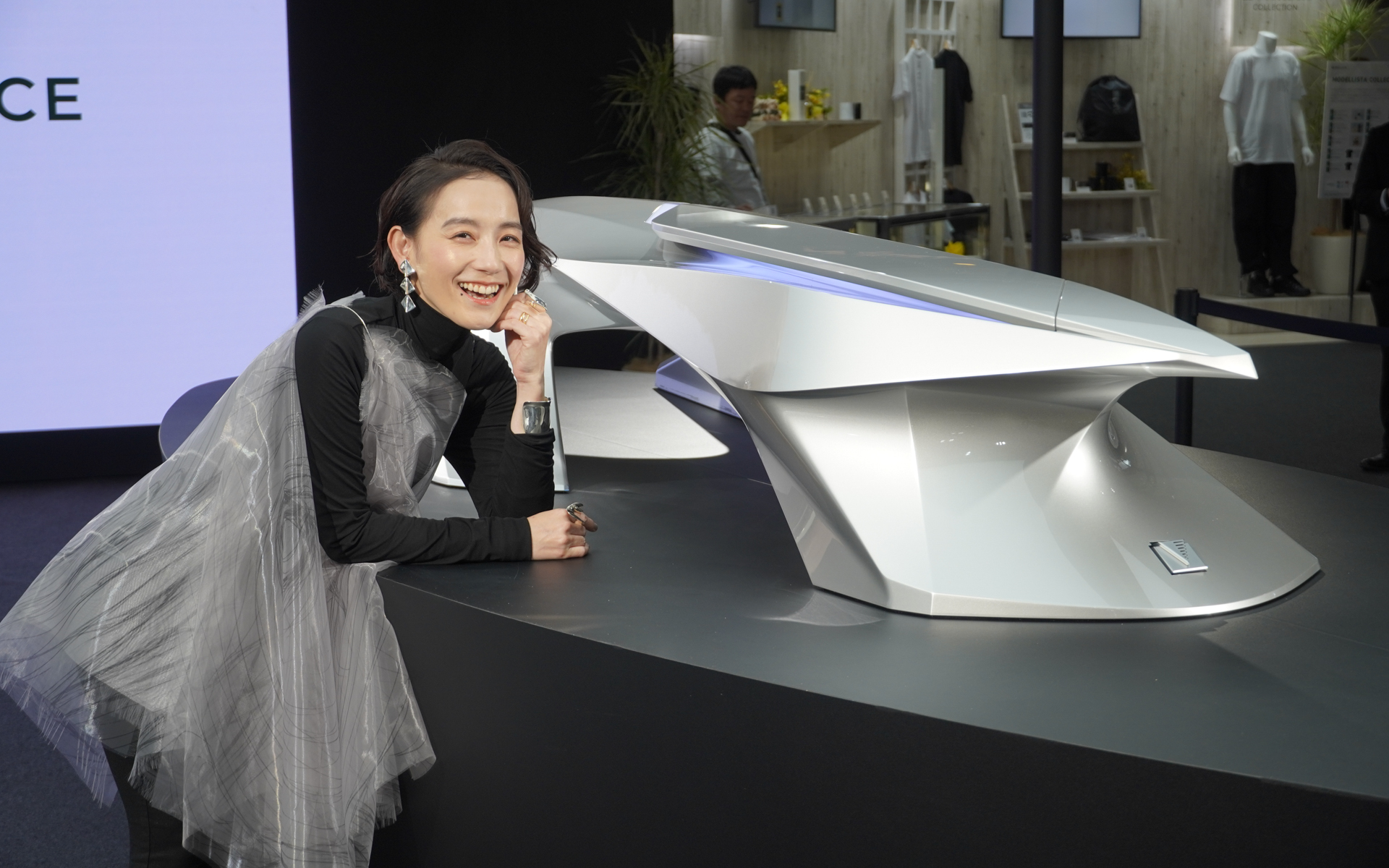 モデリスタブースに登場した篠原ともえさん