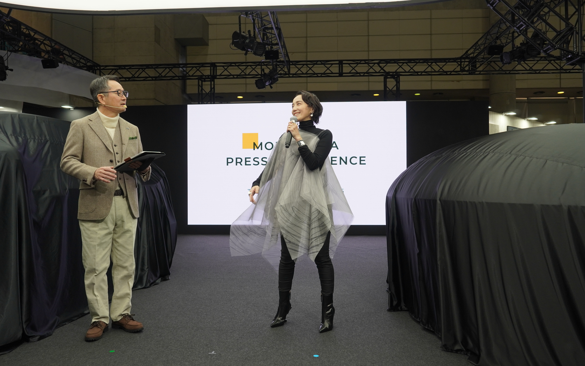 篠原さんが登場、今日のための衣装を披露