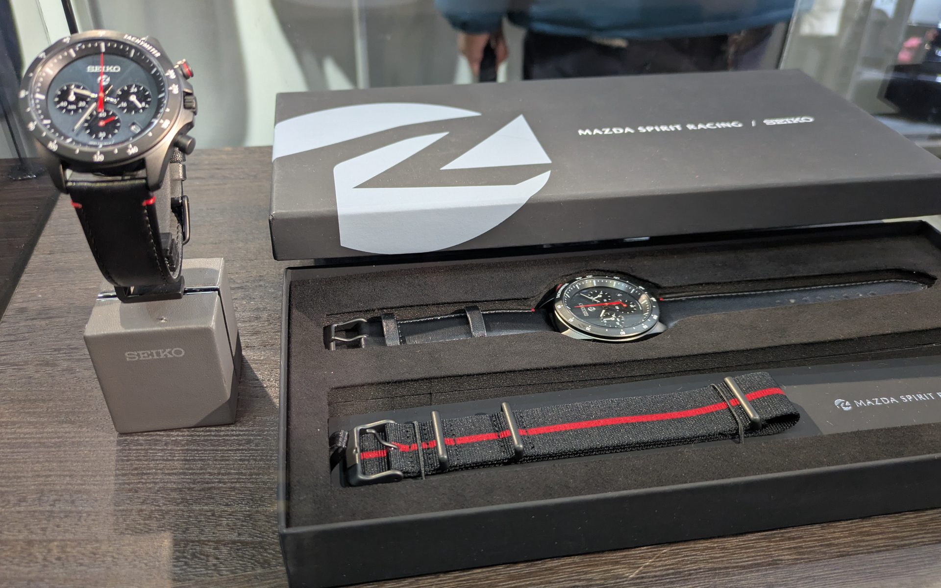 セイコーウオッチとコラボレーションした腕時計（価格6万9300円）