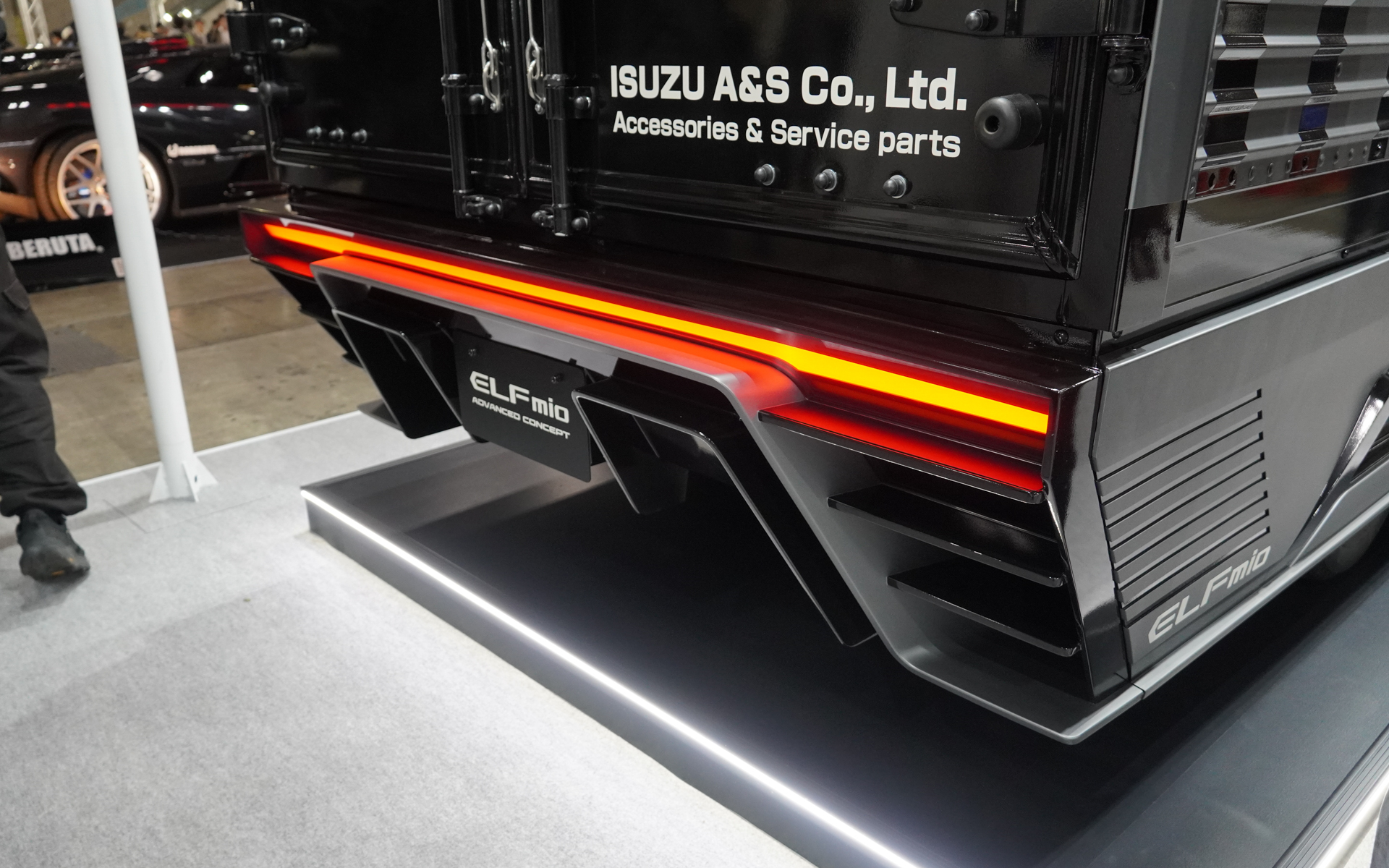 テールライト一体型リアバンパー