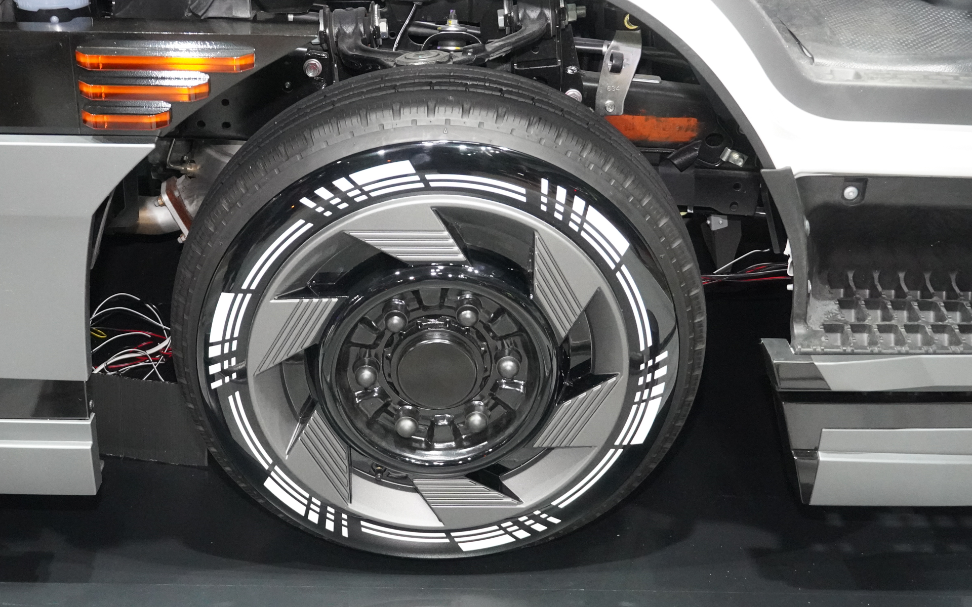 ホイールを大きく見せるカバーを装着