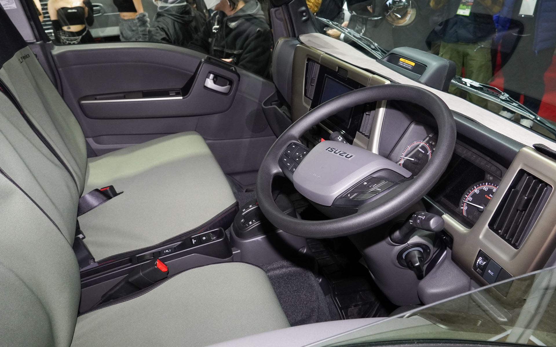 ダッシュボードシートやシートカバーを採用