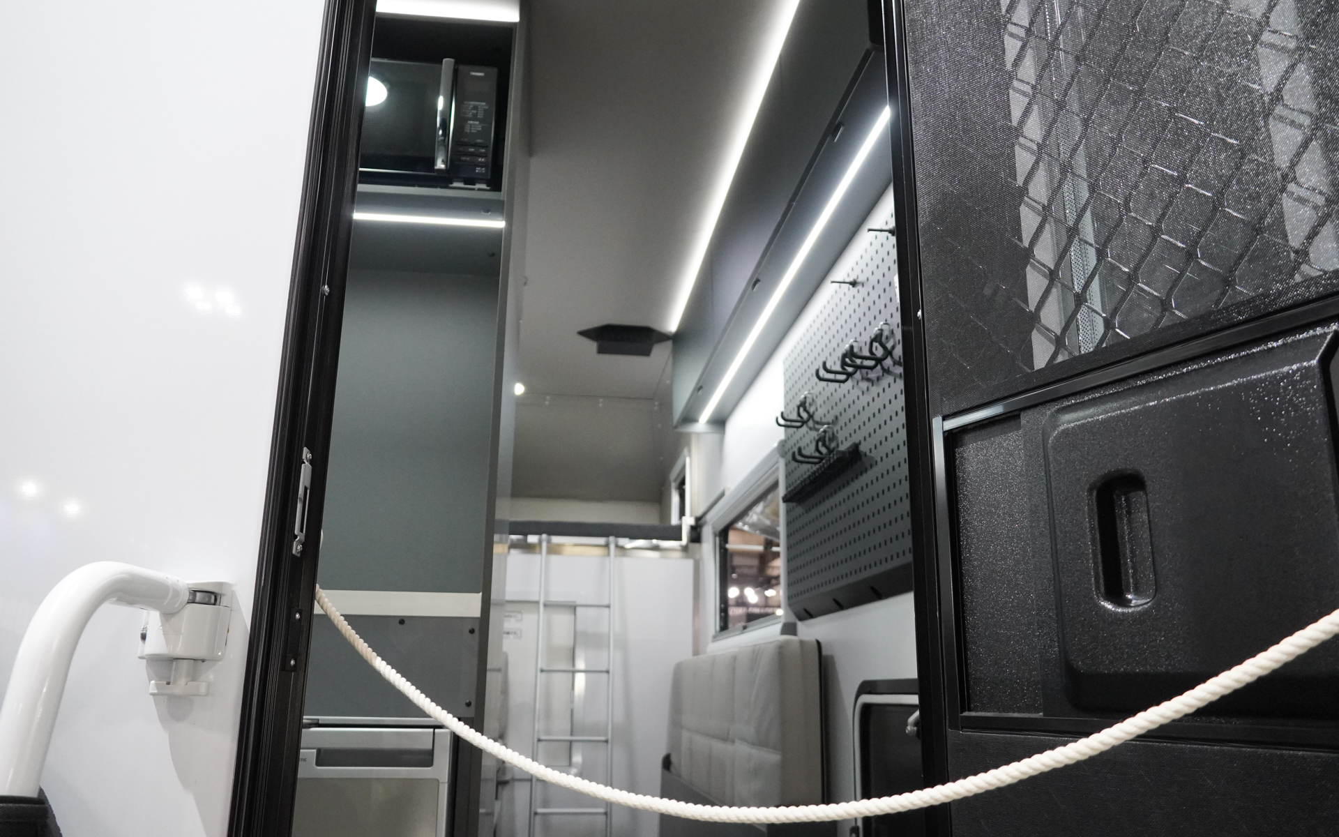 キャンピングカー専用シャシー「Tavio」の架装例「ELF mio Travio」