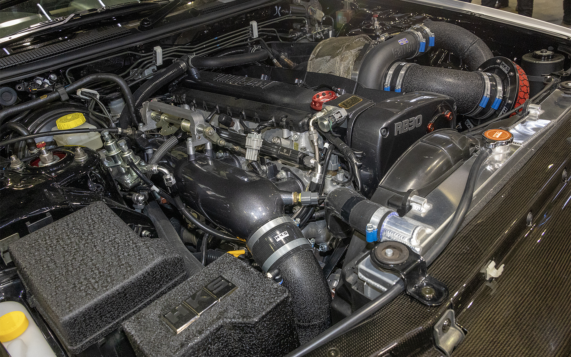 搭載されるエンジンはRB26DETT改3.0リッター（2996cc）仕様。Vカムも装備する