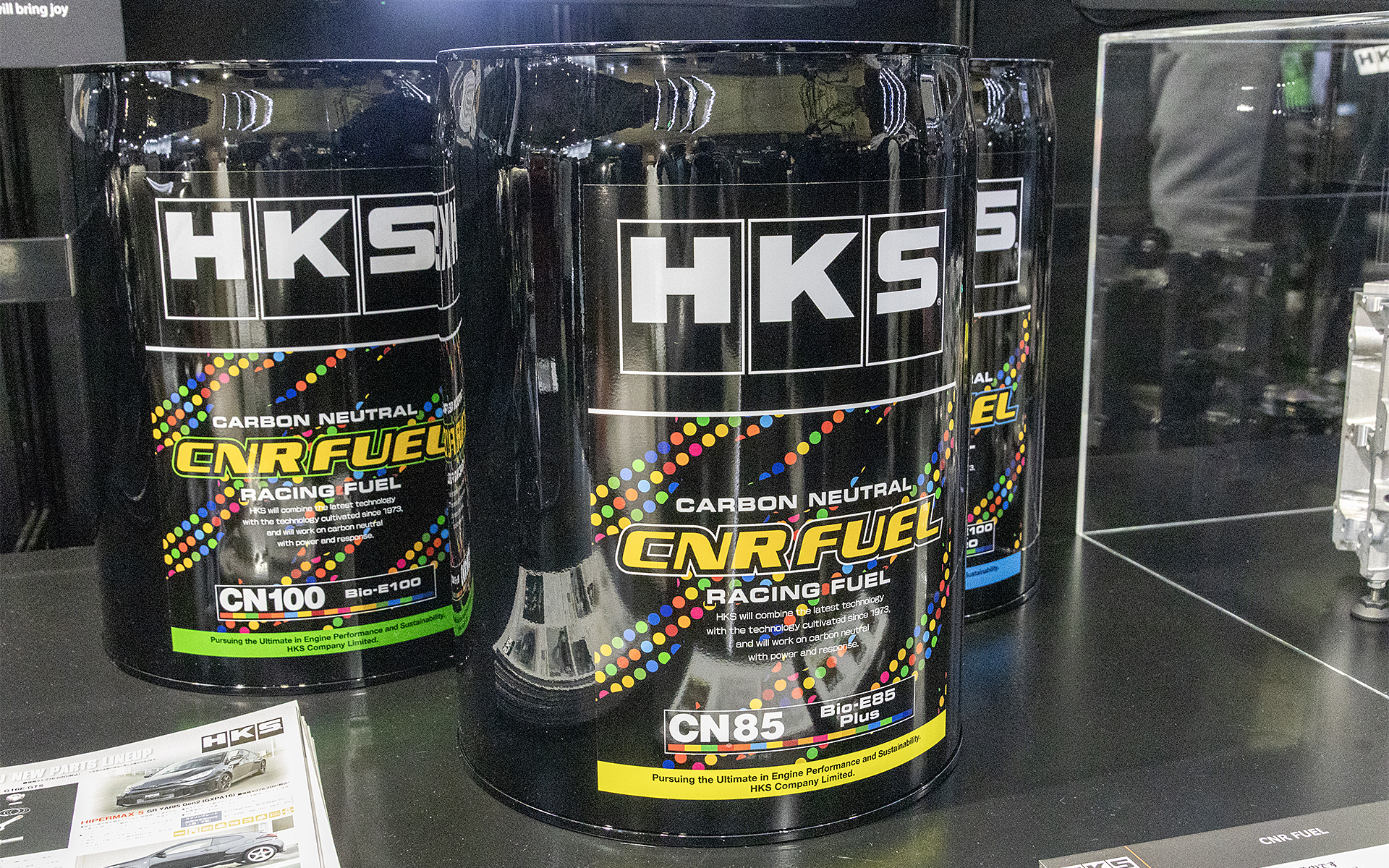 開発中の「CNR FUEL（カーボンニュートラルレーシングフューエル）」。再生可能エネルギーを原料として使用しつつ、従来の燃料に匹敵する高いエネルギー密度とパワー提供する燃料。カーボンニュートラルの度合いが異なる3種類を開発している