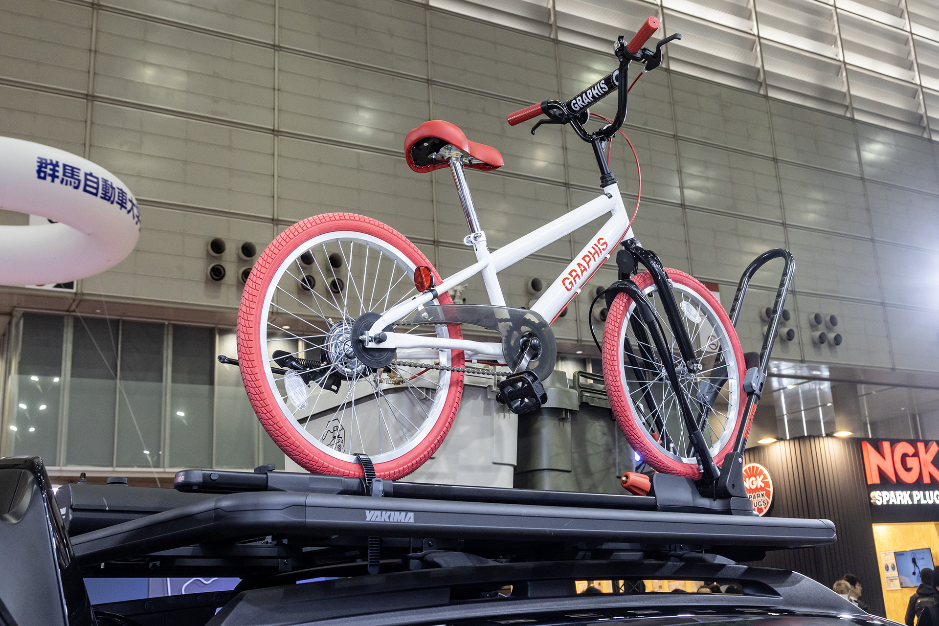 アメリカ生まれのYAKIMA製ルーフラックにサイクルアタッチメントを装着