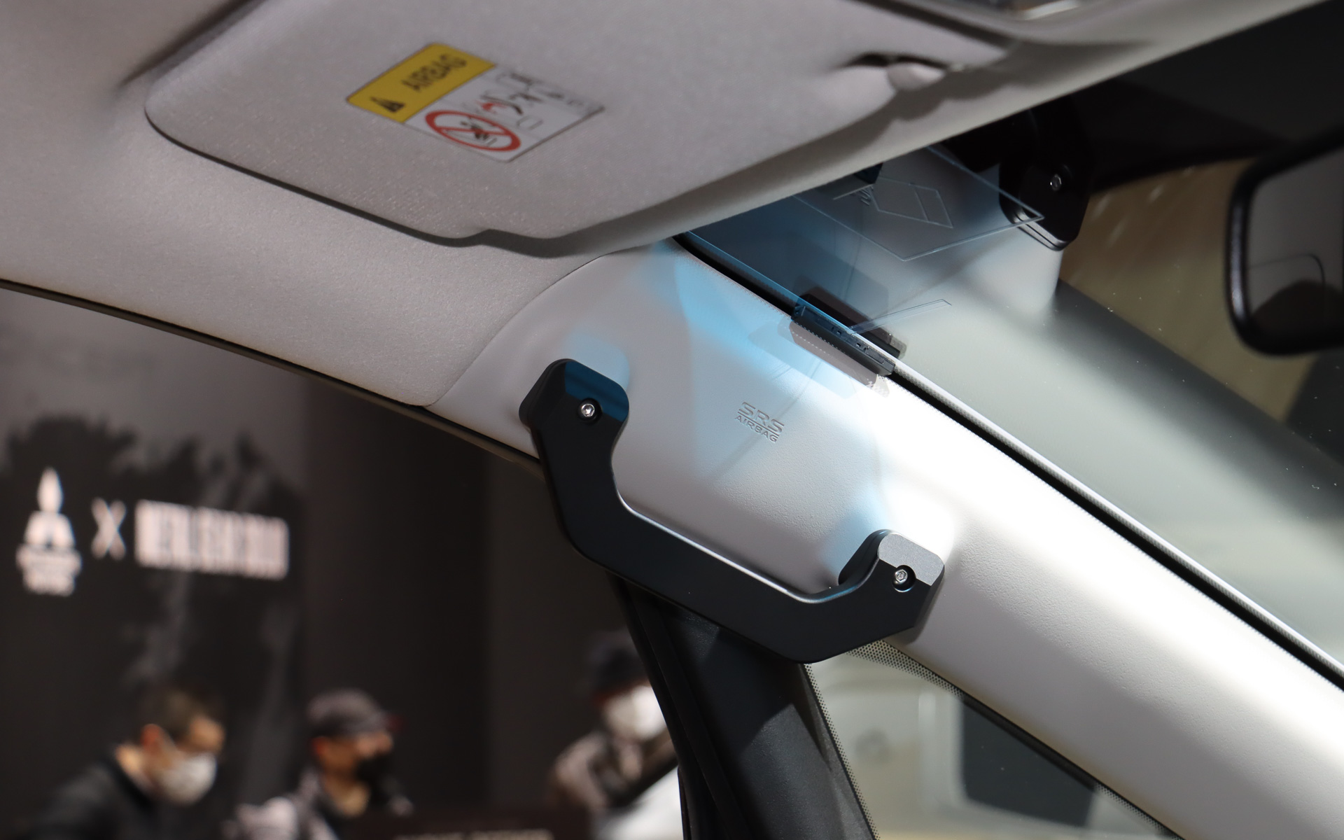 アシストグリップやシフトセレクターもデザイン変更されている