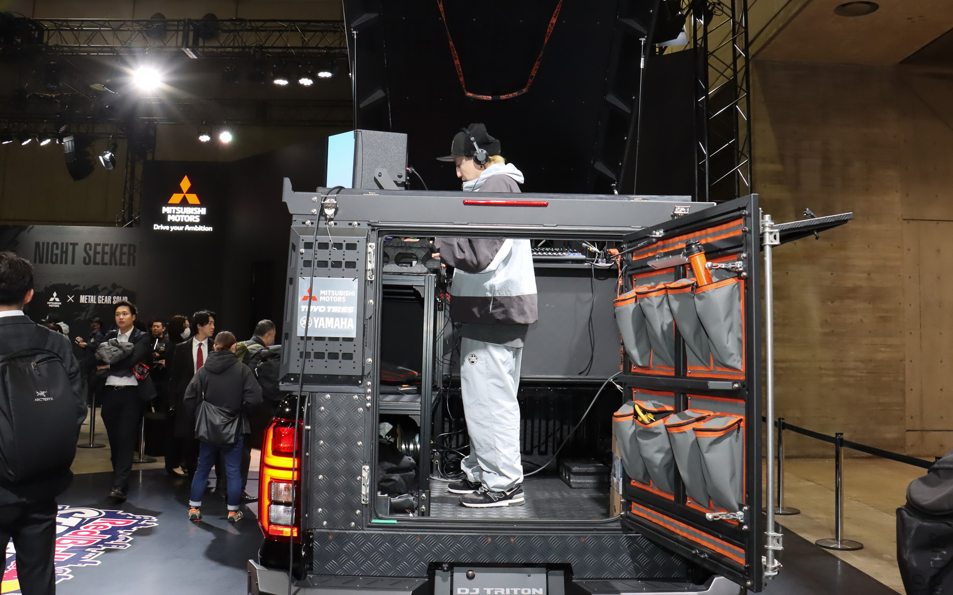 オートサロンの期間中はもRed Bull Street Jamメンバーによるステージショーを毎日2回開催する予定