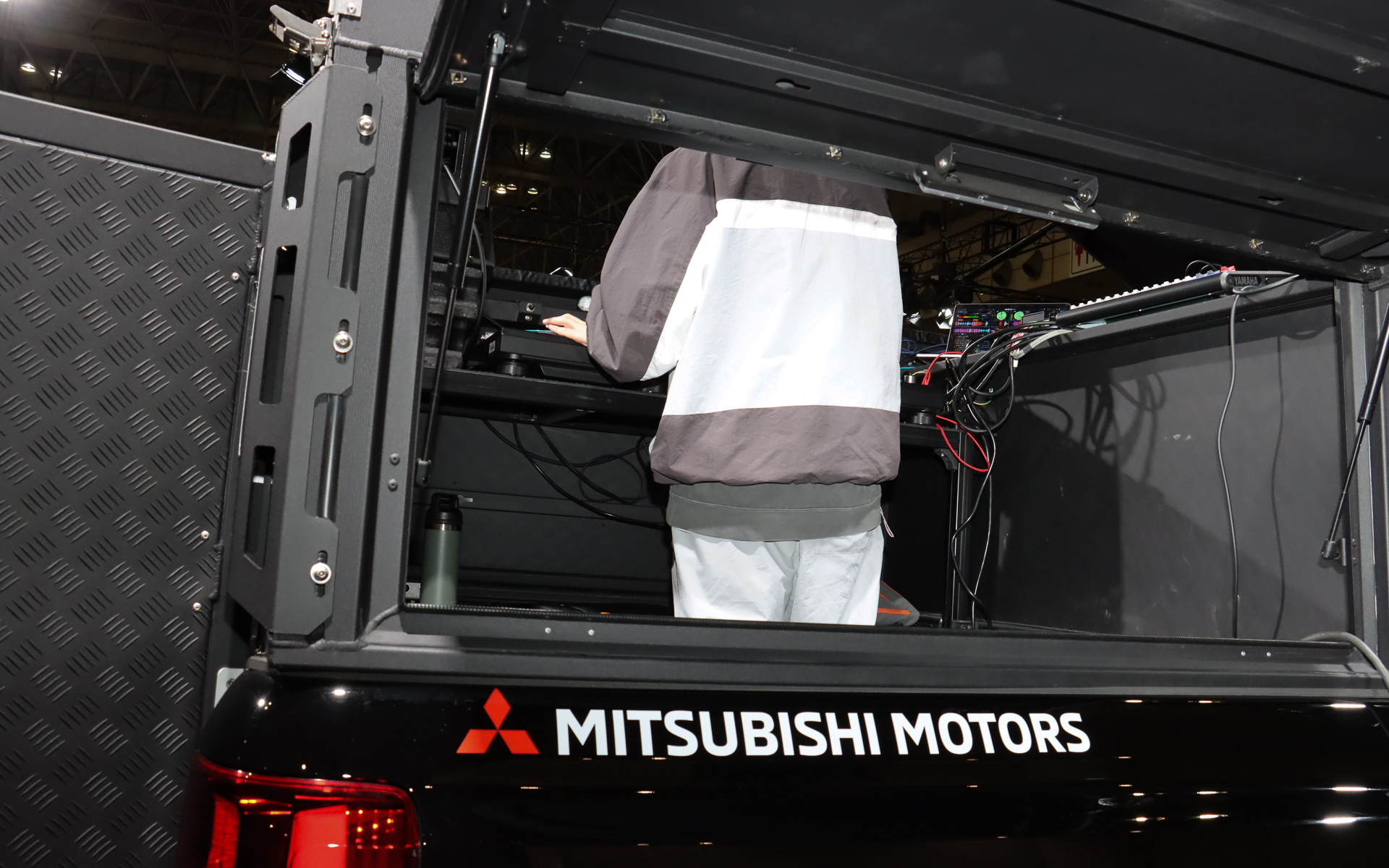 オートサロンの期間中はもRed Bull Street Jamメンバーによるステージショーを毎日2回開催する予定