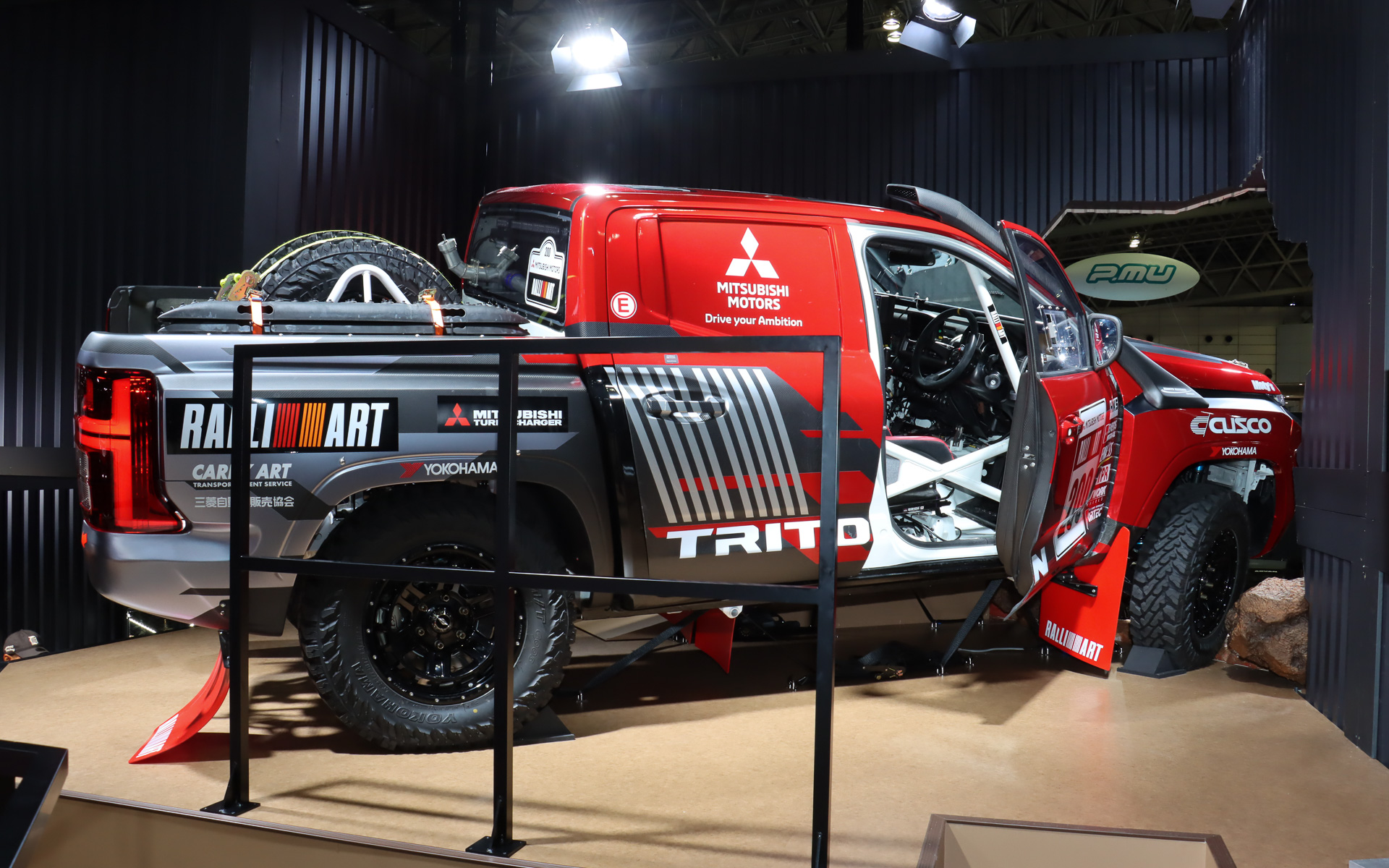 「トライトン AXCR 2024 ラリーカー」（本戦仕様車）
