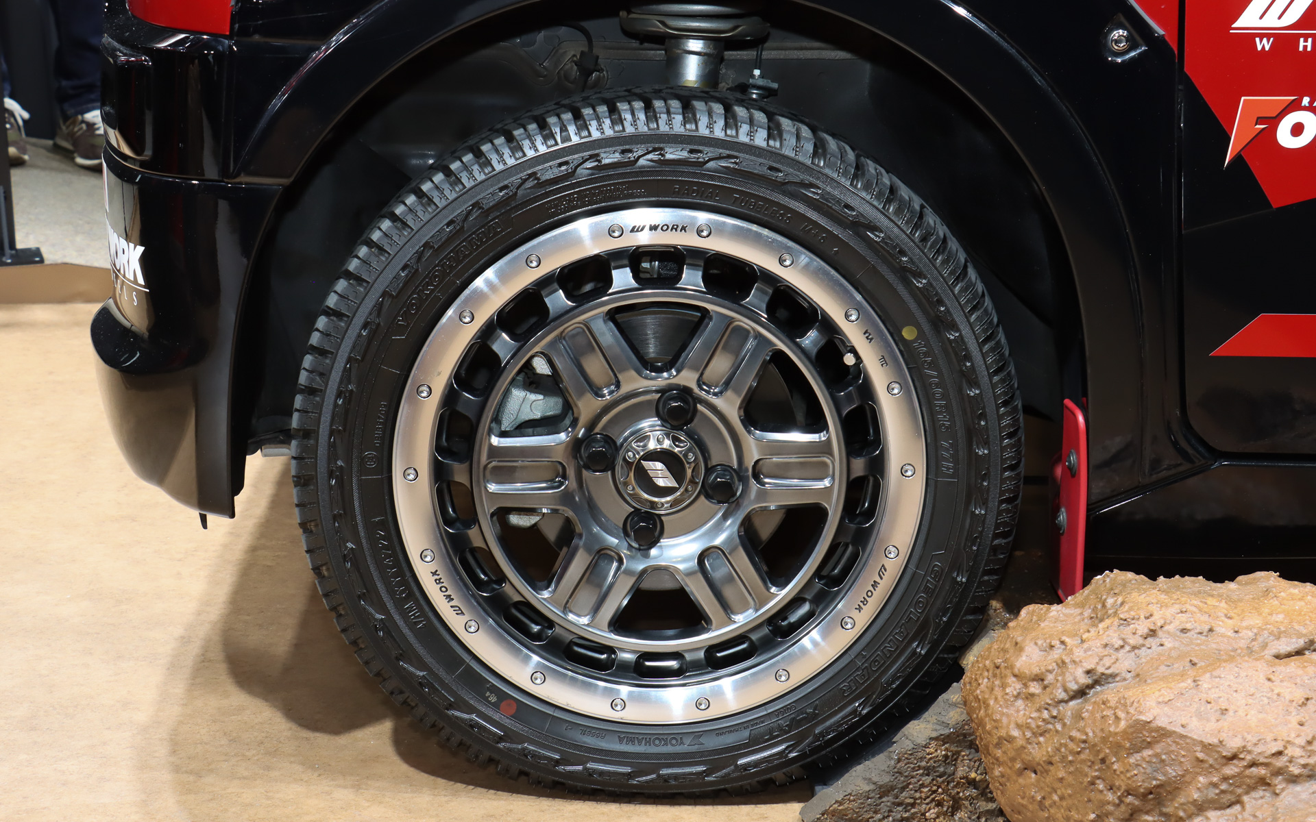 ワーク製のCRAG TGRABIC IIホイールに横浜ゴムのオールテレーンタイヤ・ジオランダーX/ATを組み合わせる