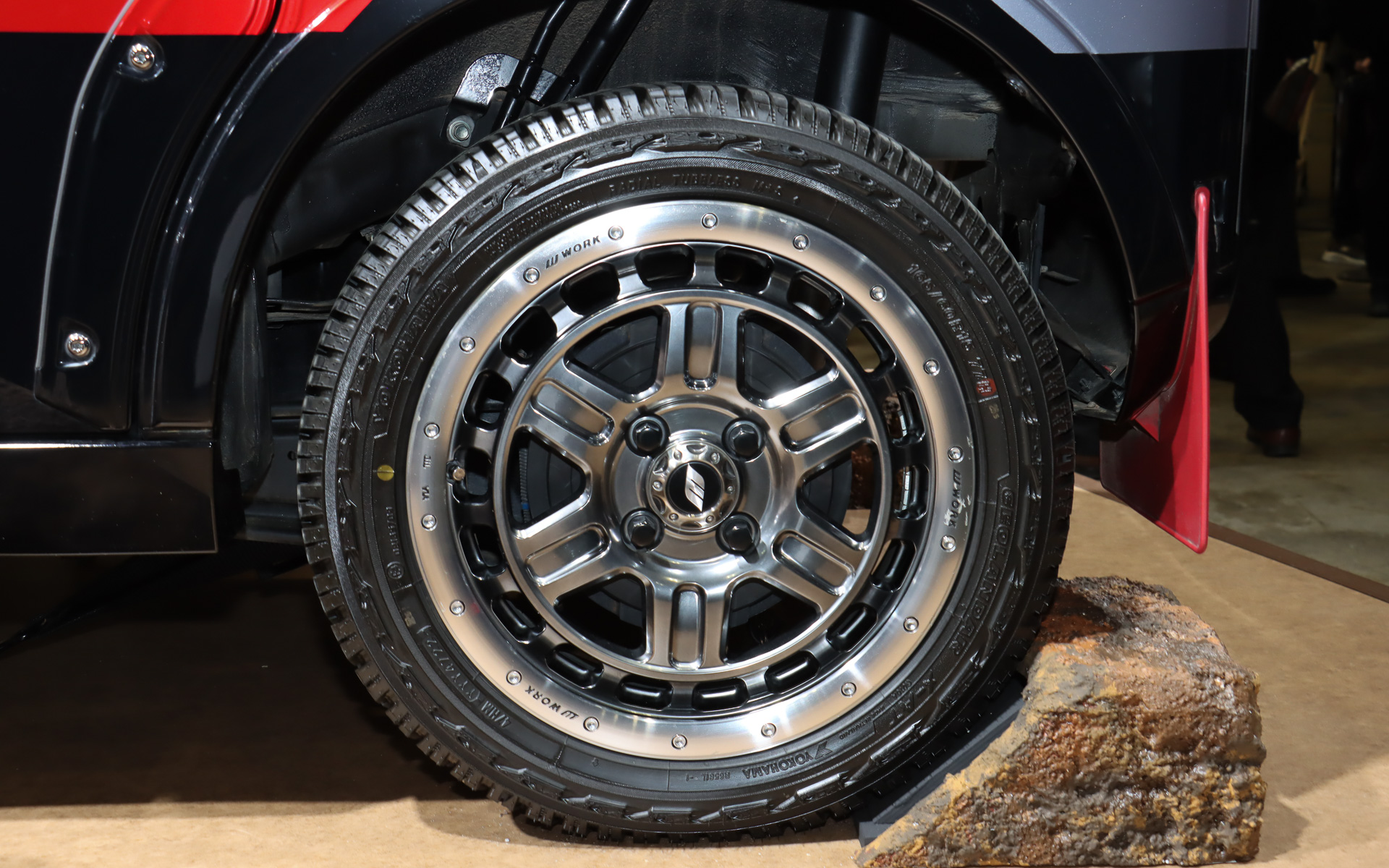 ワーク製のCRAG TGRABIC IIホイールに横浜ゴムのオールテレーンタイヤ・ジオランダーX/ATを組み合わせる