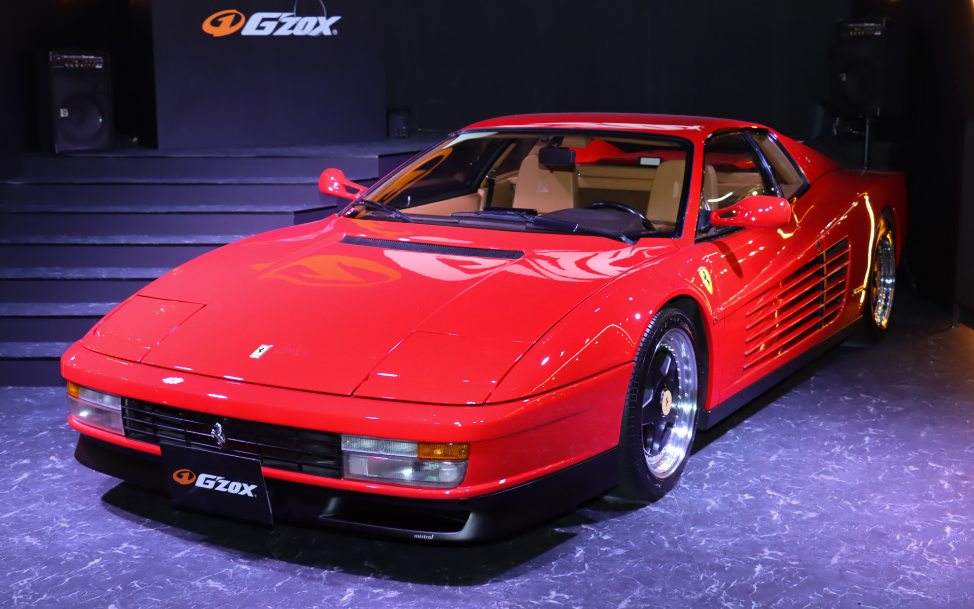 ボディにG'ZOXシリーズの最上位モデル「リアルガラスコート classM」を施工するほか、ボディ下側の未塗装部分には発売前の未塗装樹脂コートIIが施されている