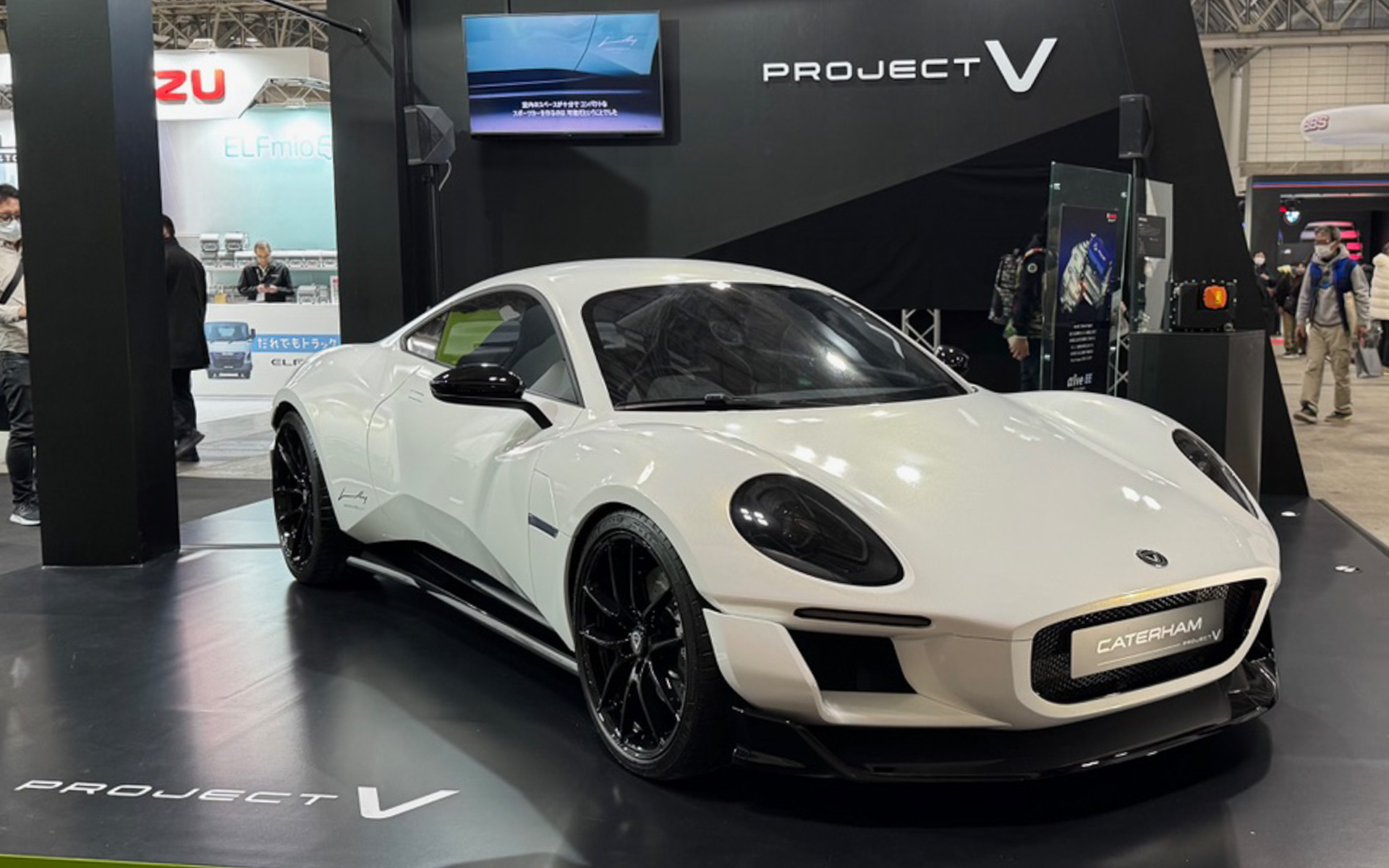 最初から電気自動車として設計され、ケーターハムに欠かせない要素である「軽量」を実現しようという「プロジェクトV」。実車を初めて見ましたが、カッコいいです！