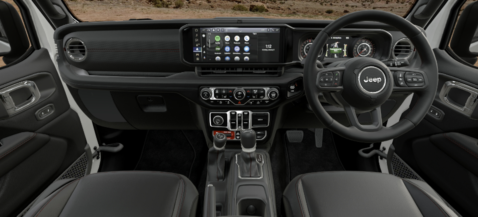 内装はブラックで、革巻きシフトノブを装備するほか、ナッパレザーのシートはフロントはRubiconの刺繍が入るほかシートヒーターも内蔵する