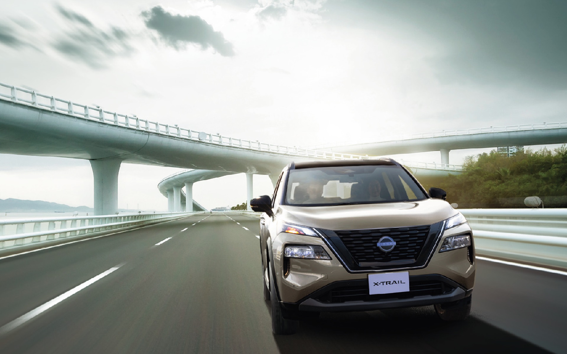 日産「エクストレイル」に乗りながら、横浜市内のアート作品を見てまわる体験希望者を募集