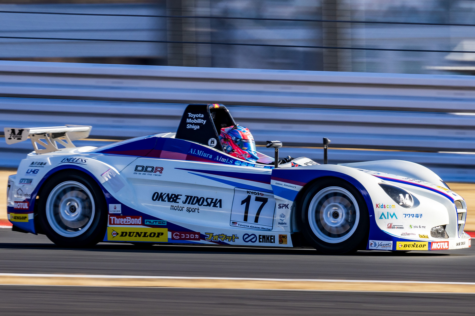 最終戦をポールtoウィンで飾りシリーズチャンピオンを獲得した17号車 Team M 岡部自動車 D.D.R. VITA 斎藤愛未選手