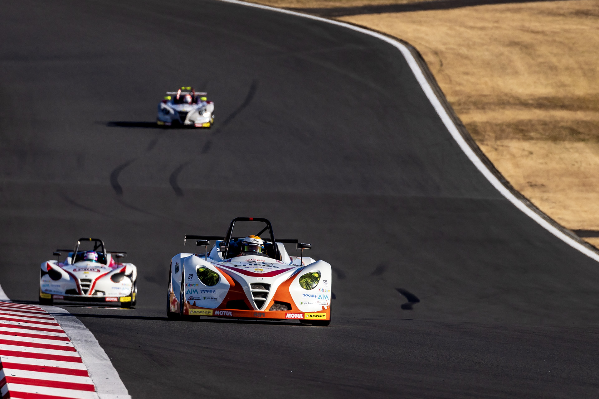 まだまだ路面の冷たい早朝から20分の予選がスタート