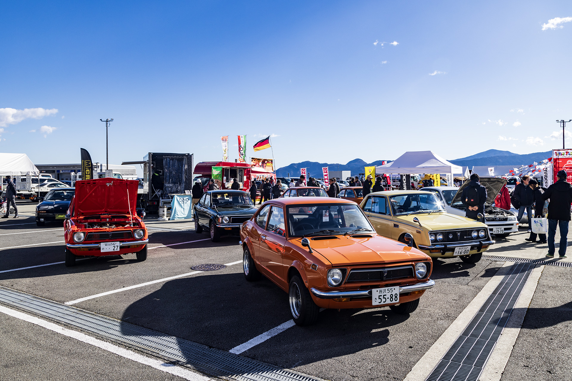 KYOJO CUPは年々参加選手も観客も増えているが、同時にパートナーも増えていて、パドックではいろいろな展示が行なわれる