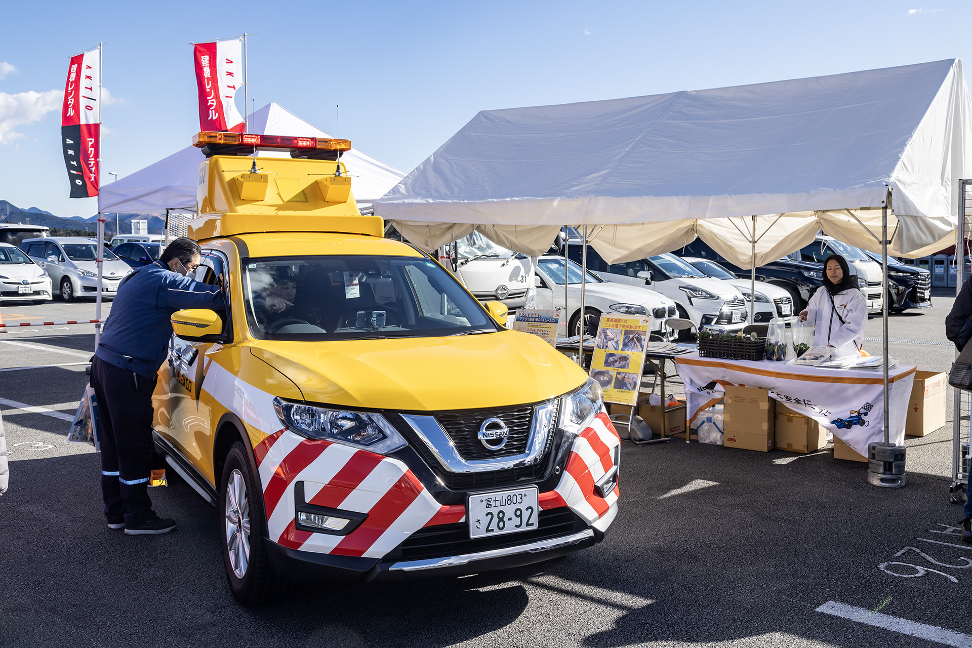 KYOJO CUPは年々参加選手も観客も増えているが、同時にパートナーも増えていて、パドックではいろいろな展示が行なわれる