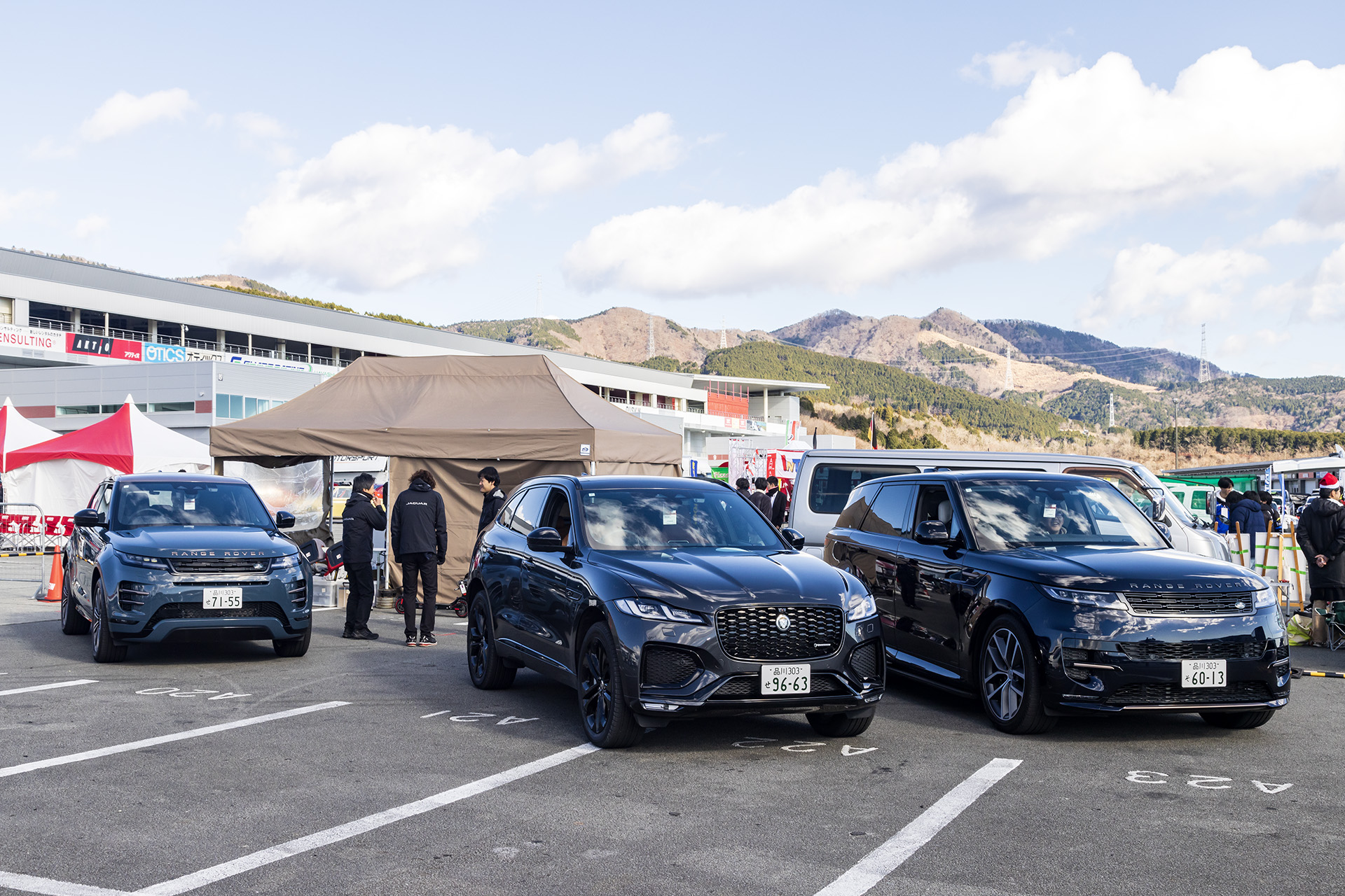 KYOJO CUPは年々参加選手も観客も増えているが、同時にパートナーも増えていて、パドックではいろいろな展示が行なわれる