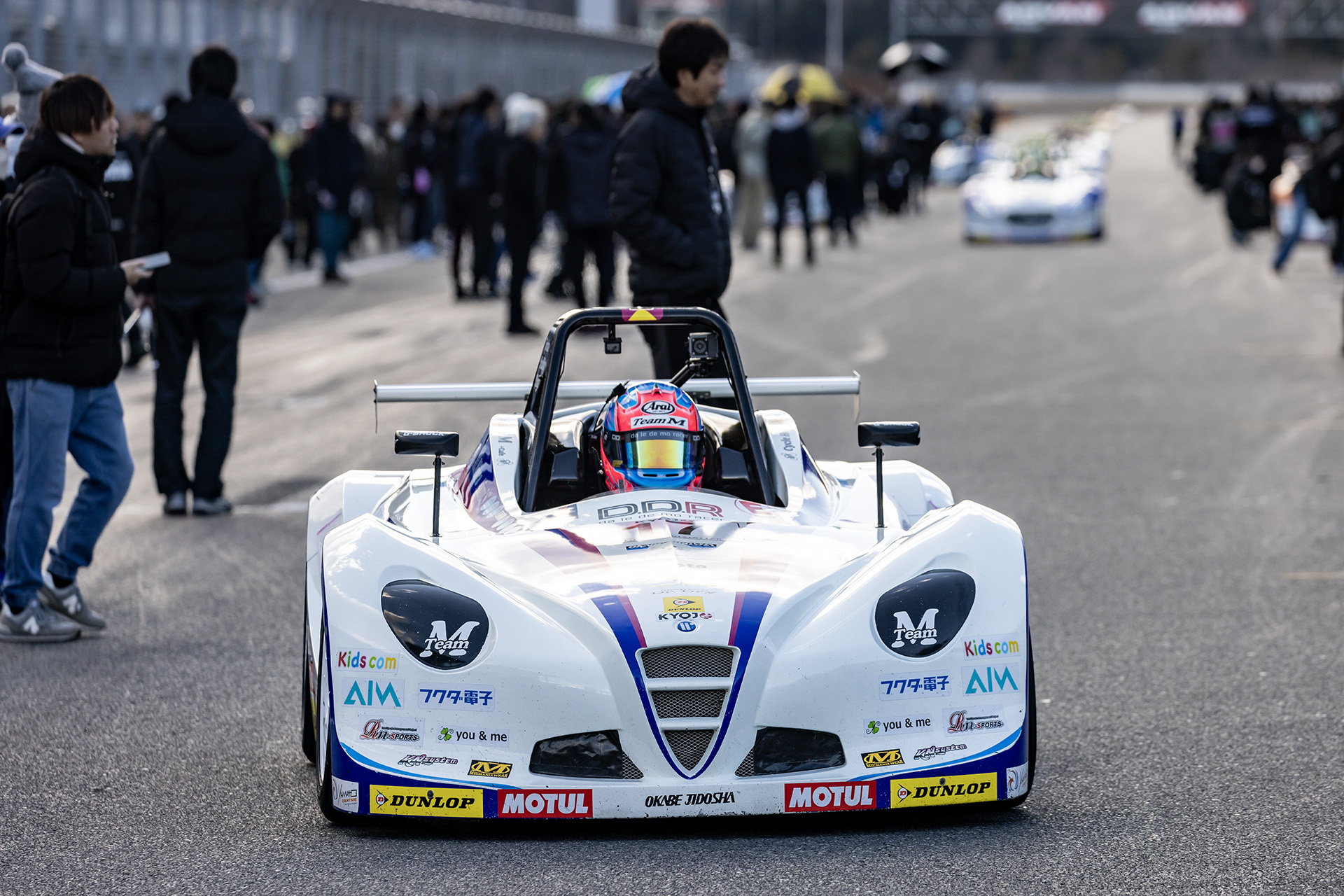 斎藤愛未選手が駆る17号車 Team M 岡部自動車 D.D.R. VITA