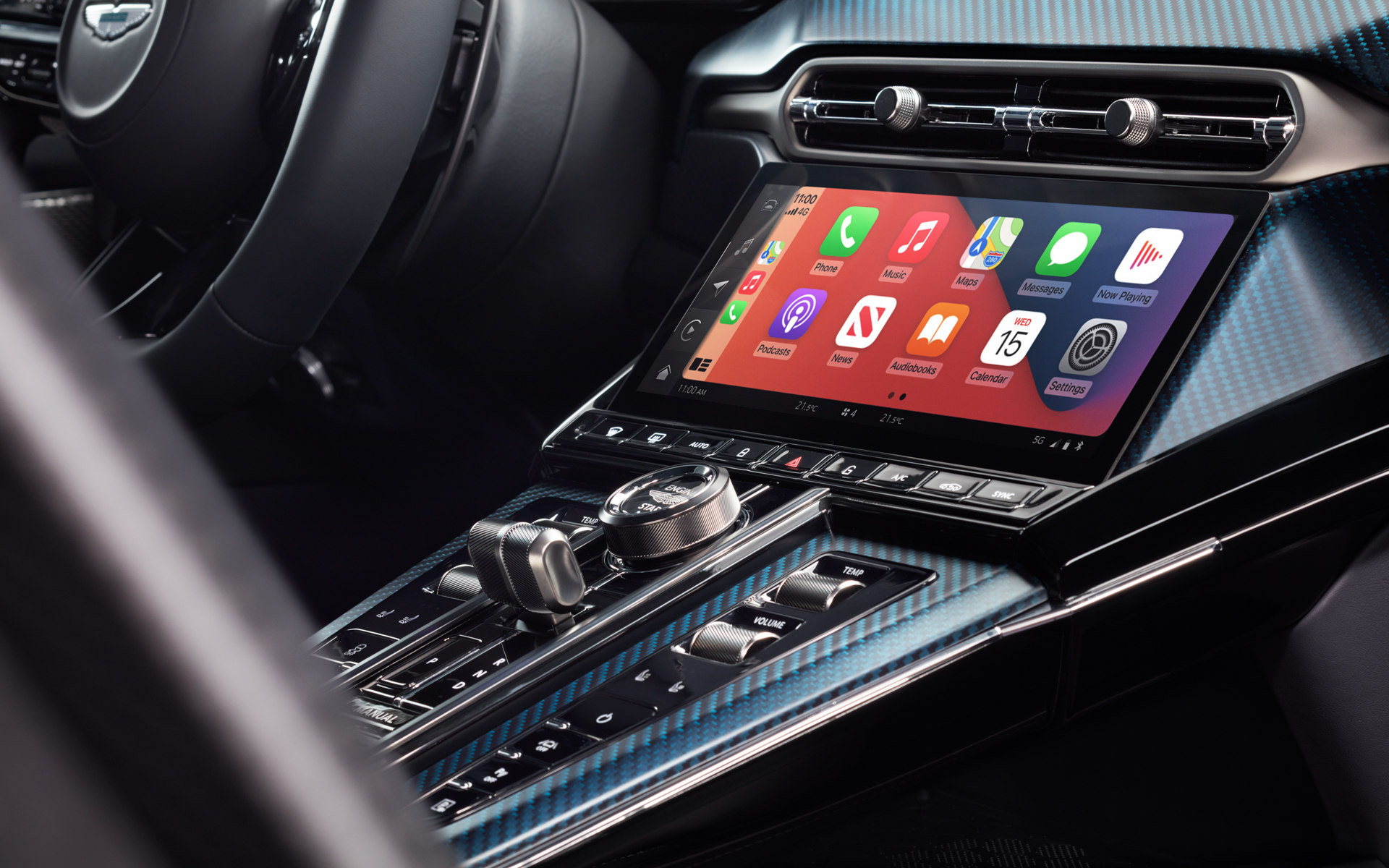 アストンマーティン・コネクテッド・アプリを搭載。ワイヤレスのApple CarPlayとAndroid Autoにも対応