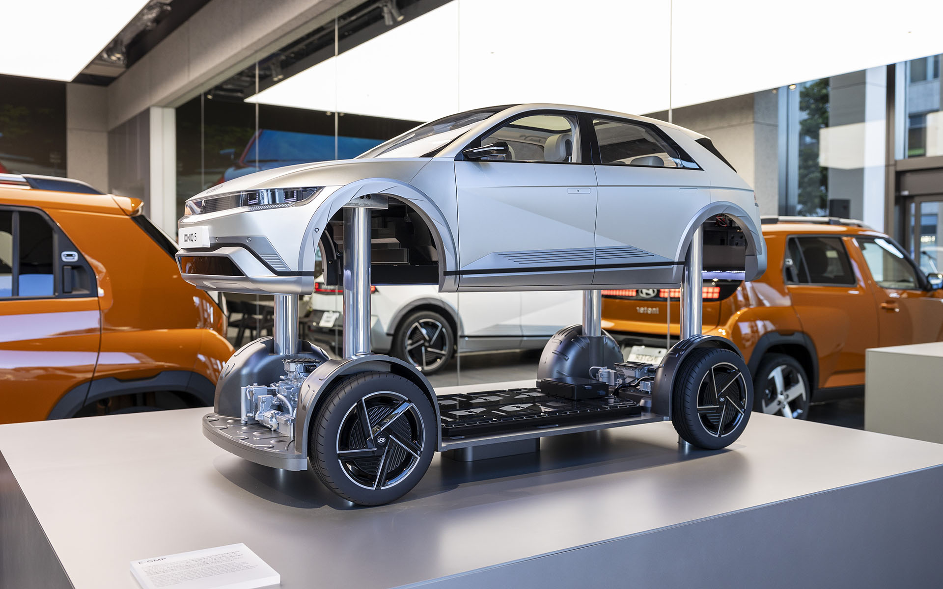 みなとみらいショールーム。新型EVのインスタ―も展示されるという