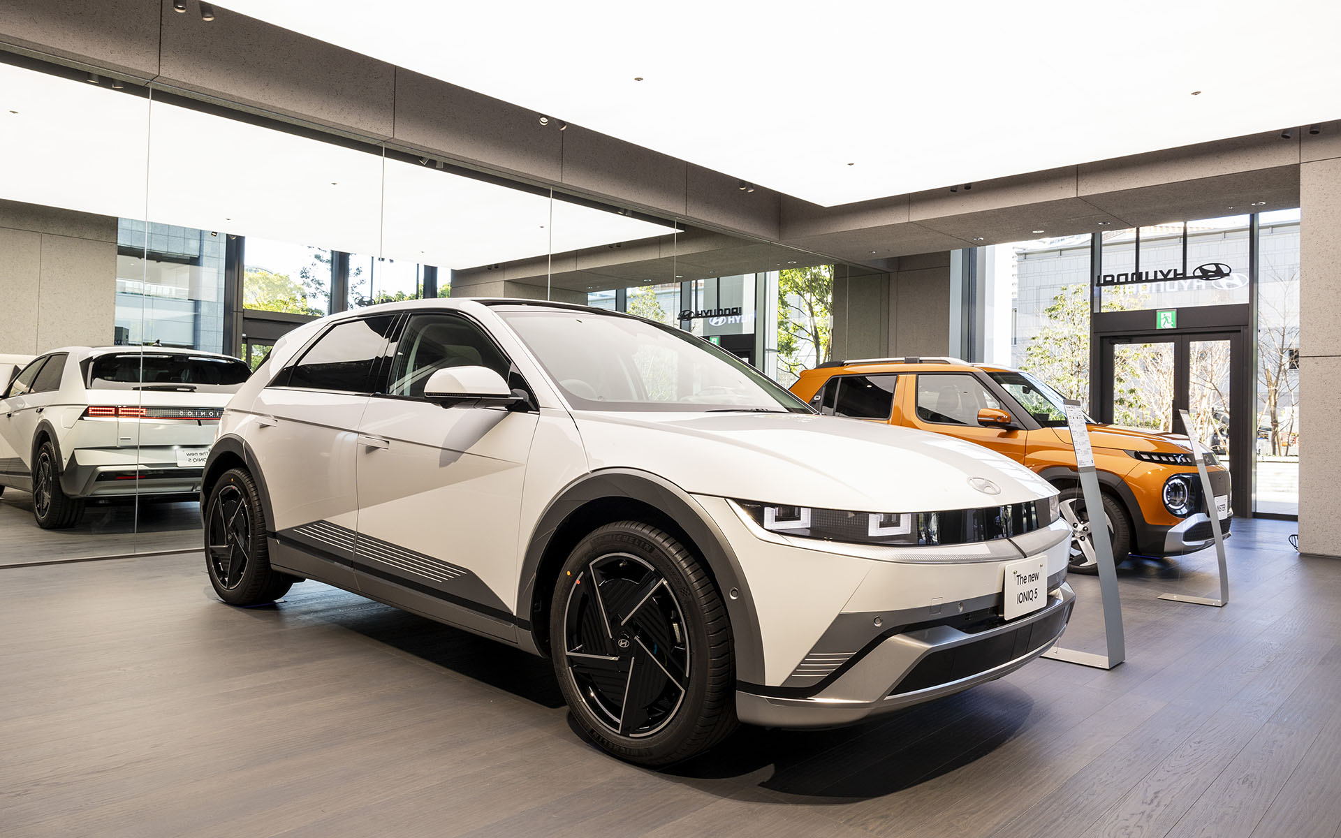 みなとみらいショールーム。新型EVのインスタ―も展示されるという