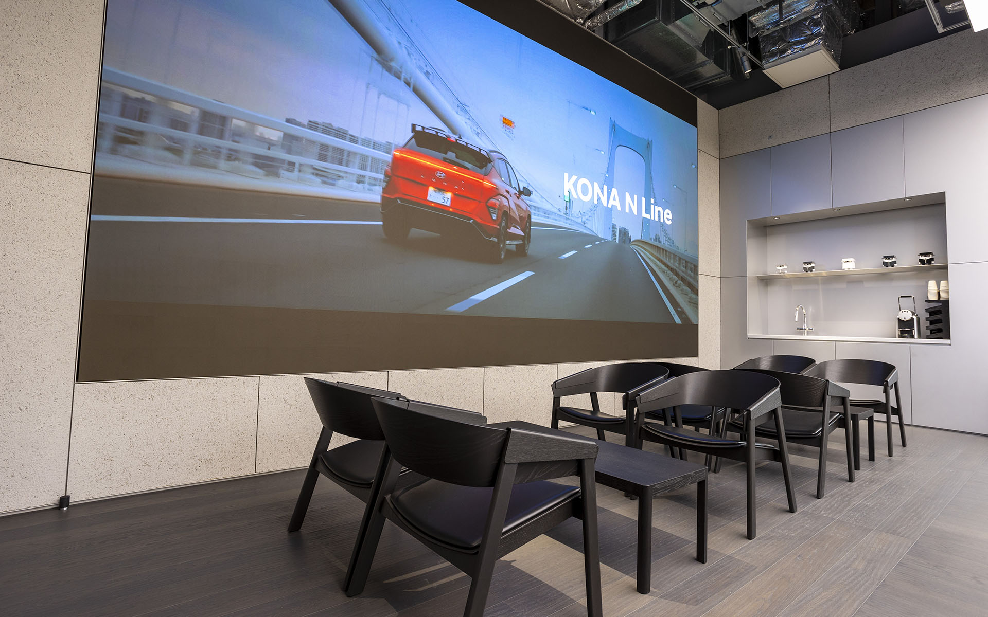 みなとみらいショールーム。新型EVのインスタ―も展示されるという